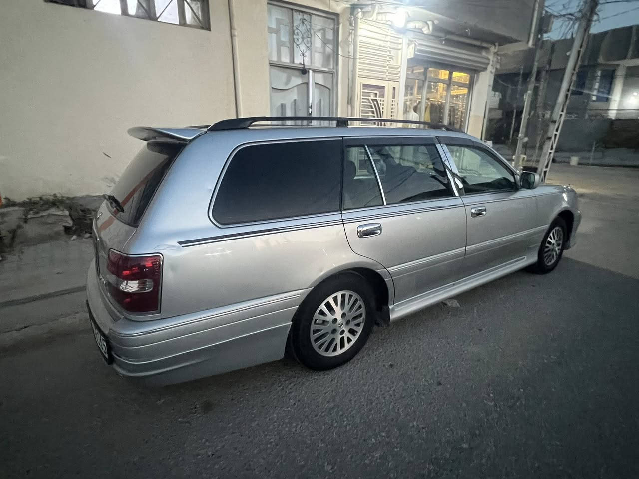 السلام عليكم  للبيع  ملكه استيشن رقم سليمانيه نكليزي سياره شرط المداور ثاني يوم  مكفوله السياره من الكصه والضربه
المواصفات ٢دكمتين فتحه ديفور الكبير شاصي ٧١
سنة الصنع 2000
سياره بيها هواي مواصفات مامذكوره جاهزه كول نقص مابيها مكان السياره نجف حي السلام السعر ١٣٠ قفل من الاخير واذا مراوس ١٣٥ سعرها للاستفسار راسل او اتصل وتدلل ***********
