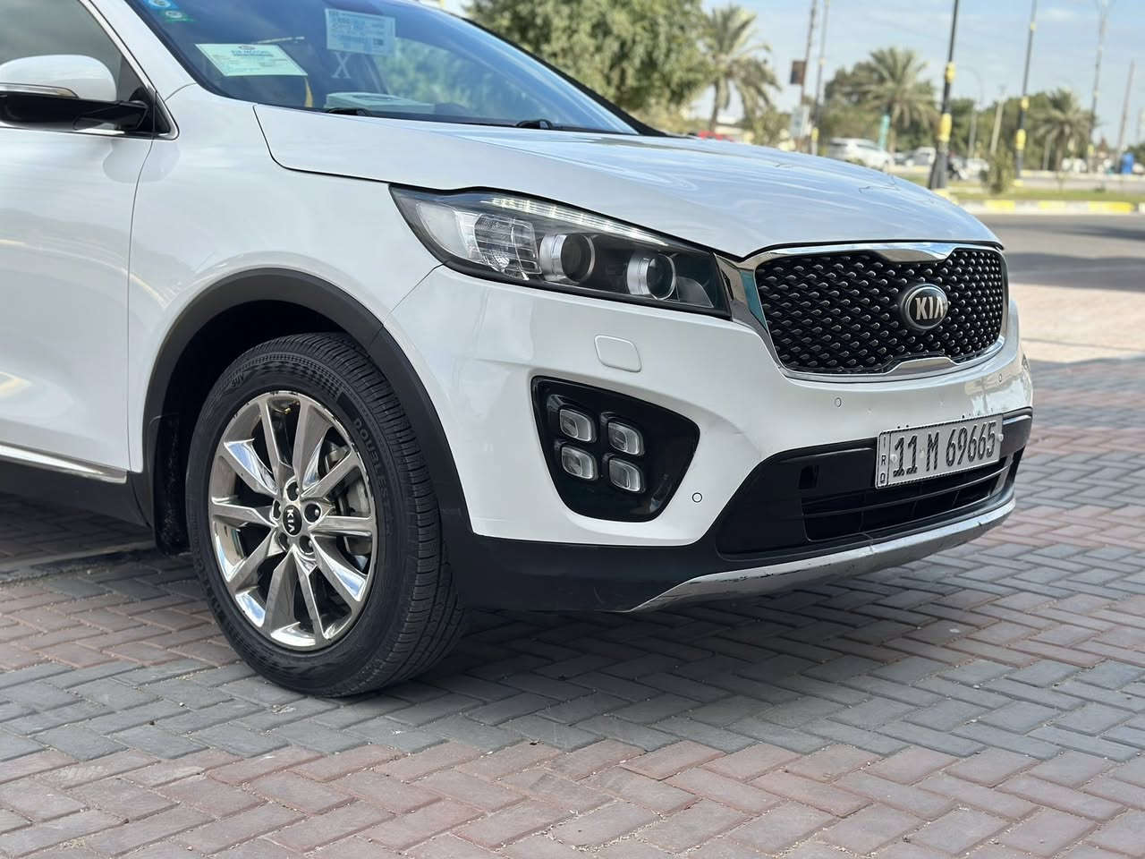 سلام عليكم كيا سورنتو 2018 خليجي  رقم بغداد الدولي بسمي تحويل مباشر هزه وسنويا جديدة سياره كفاله عامه من الضربه والصبغ وتبديل بيه بارد بسيط جدا موضح بسونار مرفق مع الصوره سياره مواصفات 6 سلندر 7 راكب ٣ قطع تبريد  km ماشيه 140 حقيقي كشن كهربائي تحكم ستيرن جهتين بصمه ابواب +تشغيل لد امامي خلفي مري شفط بردات ابواب ويلك كروم جنطه كهربائيه بقية المواصفات المعروفه 
مكان سياره كربلاء المقدسة 
سعر 237 بي مجال قليل ***********
بيع فقط بدون مراوس
