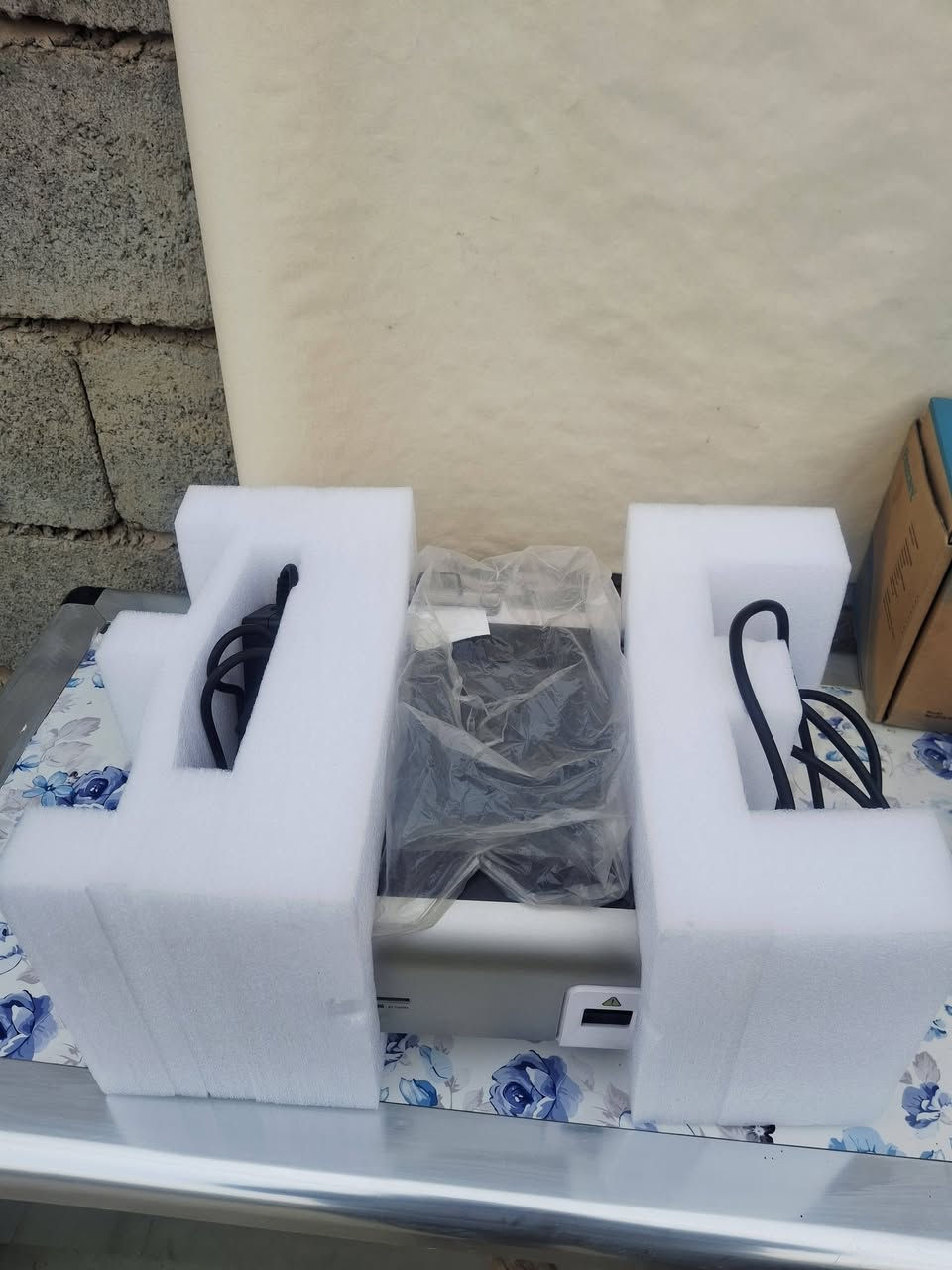 اجهزة مختبر للبيع 
مجهر وفان كير 
سعر المجهر ب 170 جديد وبيه مجال 
الفان كير سعره 550 وبيه مجال 
***********
