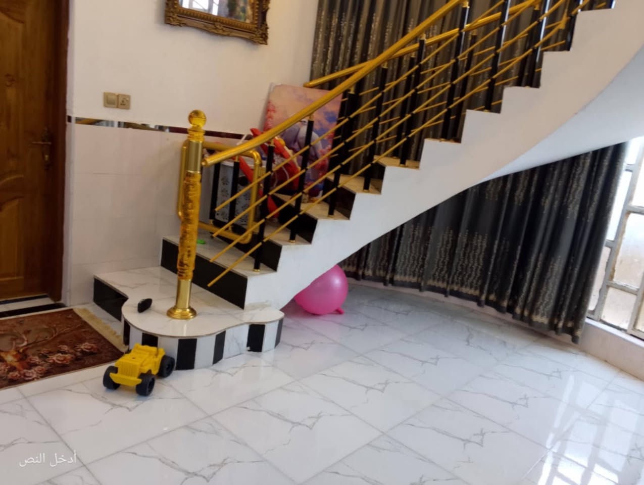 بيت البيع مساحه 250طابقين بالويرسي خلف ملعب السنبله السعر 55وبي مجال ***********
