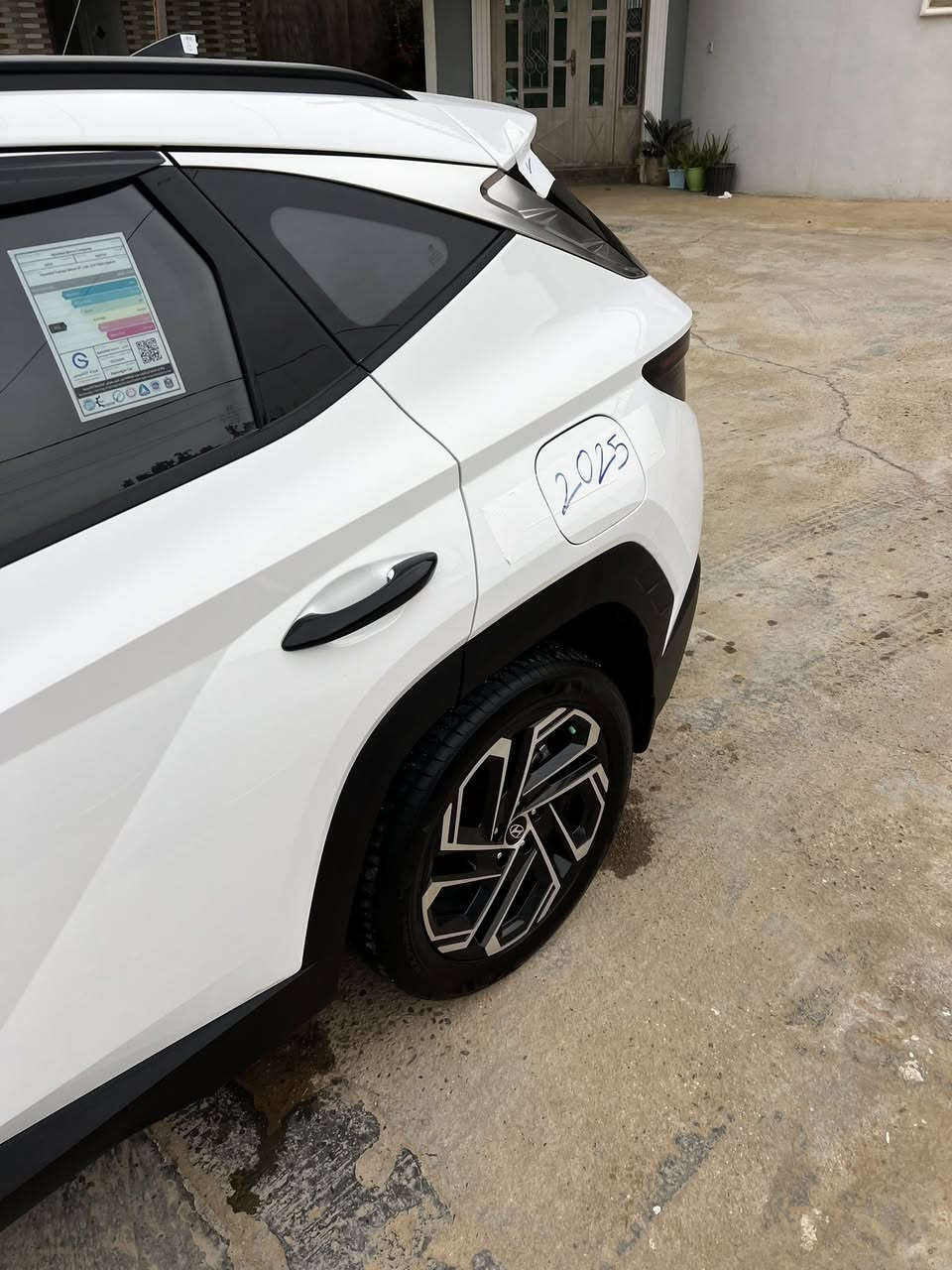 توكسان 2025فول عده الفتحه
خليجي محرك 2000دوش
كفاله عامه من كلشي. بعدها ع وضع الشركه 
ماشيه 17000
سعرها 233وبيه مجال بسيط 
مكان الانبار  هيت 
***********
