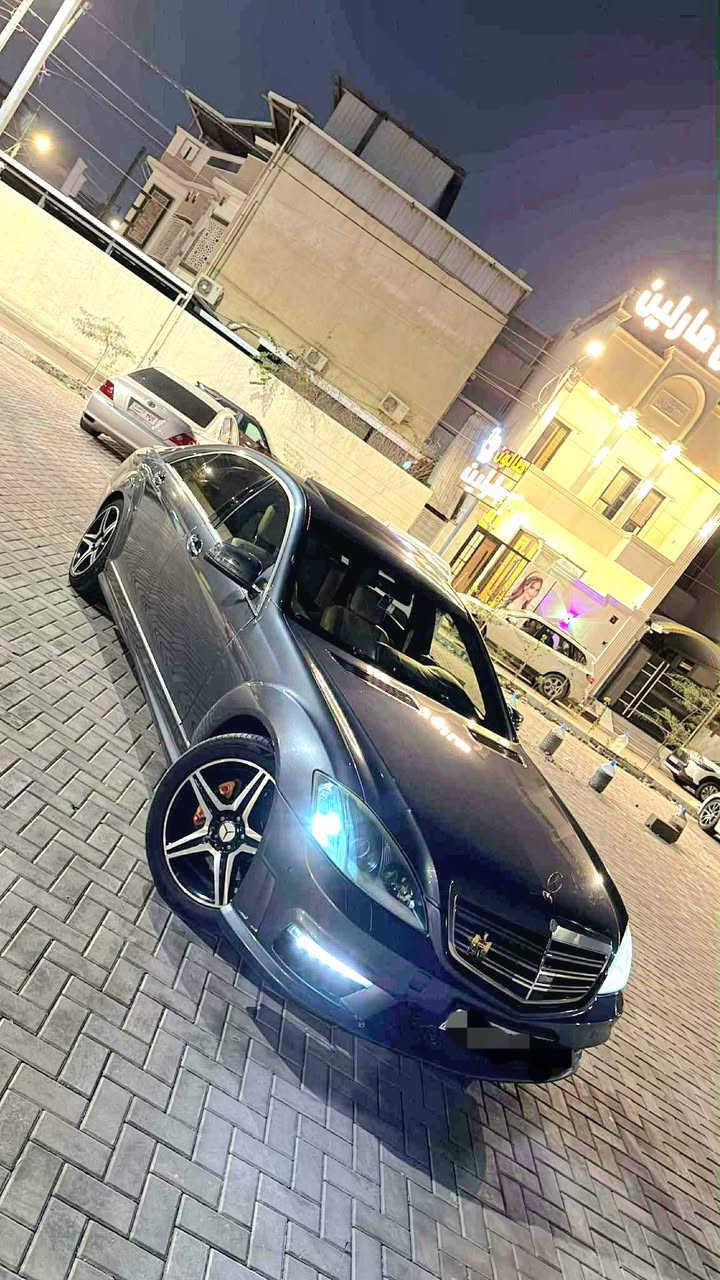السلام عليكم  مارسدس s550 L شرط اعله فئه  (ادوات) فووول مواصفات
#سياره كفاله عامه لا #كصه ولا ضربه 
وارد خليجي 
داخل جلد بيجي مطعم بصاجي 
شاشه دواره مع كامره 
ثلاجه خلفيه
5 بيبان شفط
5 بردات
ويل amg
فچوچ amg
كت amg
فتحه سقف 
جام بولورايس
4 كشنات كهرباء
تدفئه بالمقاعد
سترين كهرباء 
جام اوتو 
مكينه و كير مكفولات
اشاير بالمري
تخم تاير جديد
حداده جديده
السياره خير من الله و احلا من الصور 
و السياره جديده بمعنى الكلمه 
#المكان البصره 
#السعر 90 ورقه 
#رقم الهاتف ***********
