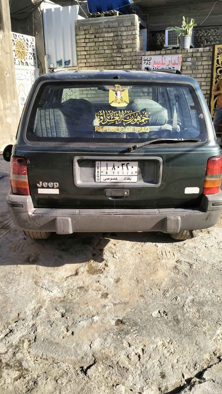 السلام عليكم جيب شيروكي موديل 1994كفاله قطره صبغ مابيها ولا ضربه بس خشم الجاملغ موضح  بالصورة الباقي كفاله عامه مكينه وكير حاويه هسه شادهن تخم تاير كهربائيات كلها شغاله شاشه سماعات مضخم الصوت صدر امامي جديد والخلفي بس الاكسل بي صوت السعر 48وبيها مجال رقم بغداد الحبيبيه قرب منظمة بدر موبايل ***********
