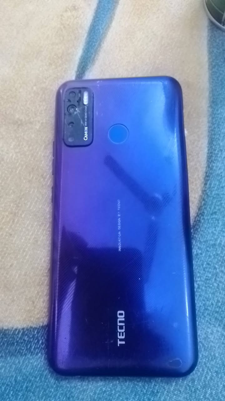 السلام عليكم للبيع موبايل تكنوكمون15الذاكرة128بيه ضربه بلشاشةوالجامه مال الكامرةمكسورةالسعر35
العنوان بغداد مدينه الصدر ***********
