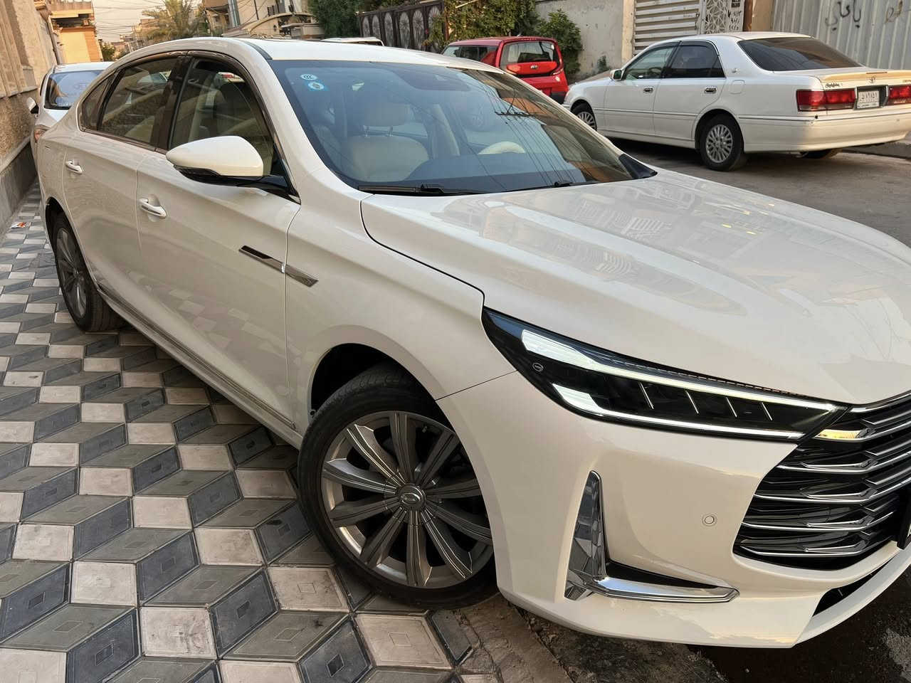 GAC GA8 VIP
ملاحظه .عليها رقم مميز 
• الموديل:2024
• الفئة: VIP
• المحرك: 2.0 تيربو
• القوة: 252 حصان
• القير: أوتوماتيك 7 سرعات
• الدفع: أمامي
• اللون: (ابيض)
• العداد:(19,000)قابل للزياده
.ضمان شركه عليها 
المواصفات:
✔️ بصمة تشغيل ودخول
✔️ تشغيل زر
️✔️فتحة سقف 
✔️ شاشة وسط + بلوتوث / Apple CarPlay
✔️ تكييف أوتوماتيك مزدوج + فتحات خلفية
✔️مقاعد جلد فخمة
✔️مقاعد كهرباء
✔️ كاميرا خلفية
✔️ مثبت سرعة
✔️ حساسات 
✔️ مرايات كهرباء
ABS + EBD ✔️
✔️ نظام ثبات إلكتروني (ESP) 
✔️ تحذير مغادرة المسار (LDWS)
✔️ نظام مراقبة ضغط الإطارات (TPMS)

السيارة نظيفة / استعمال شخصي/ ملاحظه بيها عل كد شبر بارد جاملغ خلفي فقط ) اقتصاديه جدا في صرف الوقود 

💰 السعر: (160$) ورقه 
📍 المكان: (بغداد البلديات )
📞 الاتصال(***********)

