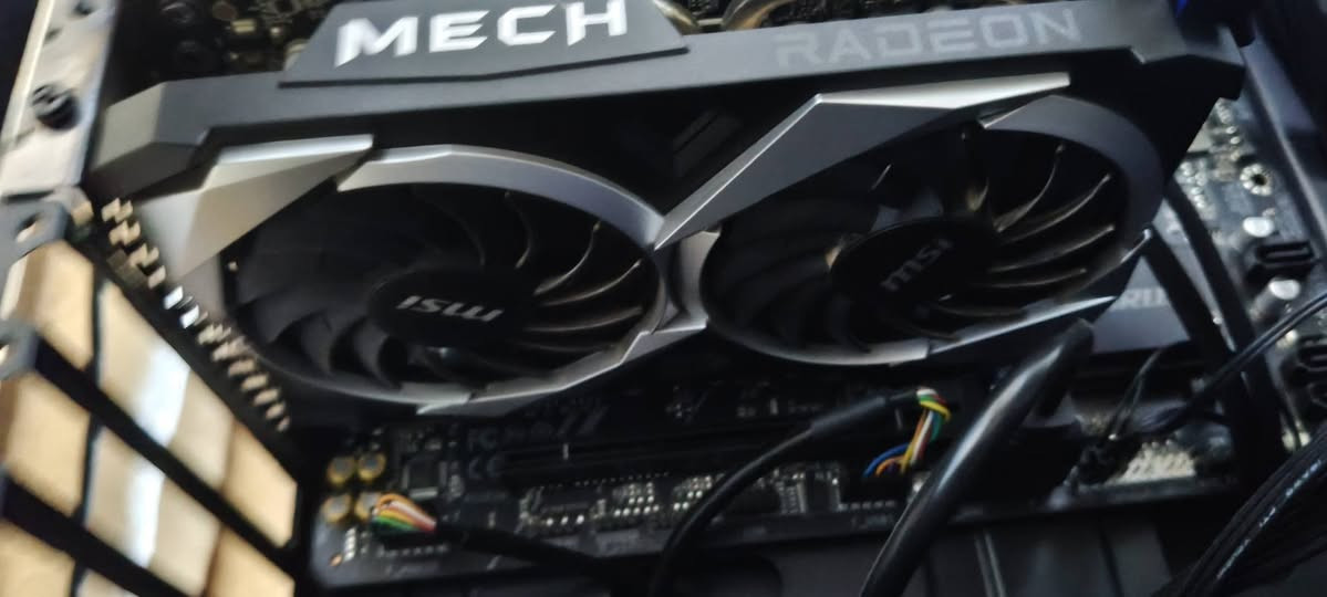 كارت شاشة Rx6500xt msi 4gb
كلشي موضح الكارت اعلى حرارة وصلت له 57 بصيف كارت صالة يمي تقريبا 4اشهر مرتب نضيف ما مفتوح ولا مصلح لوك رايدة ب 130 بي مجال للطيبين 
***********
