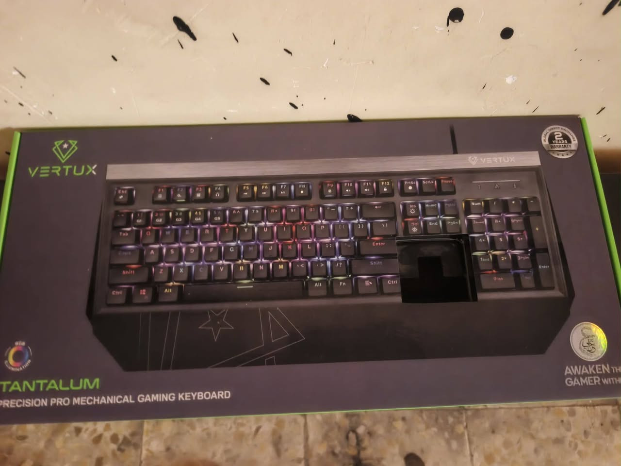 السلام عليكم 
للبيع كيبورد
العملاق 
Vertux Tantalum
حجم كبير 
و وزن ثقيل كلش
بي لغه العربيه 
Rgb
كيبورد جديد كلش مستخدم شي بسيط كلش
كرتونته موجوده
شرط نظافة 100%
السعر 40 الف 
مكان بغداد البياع 
***********
