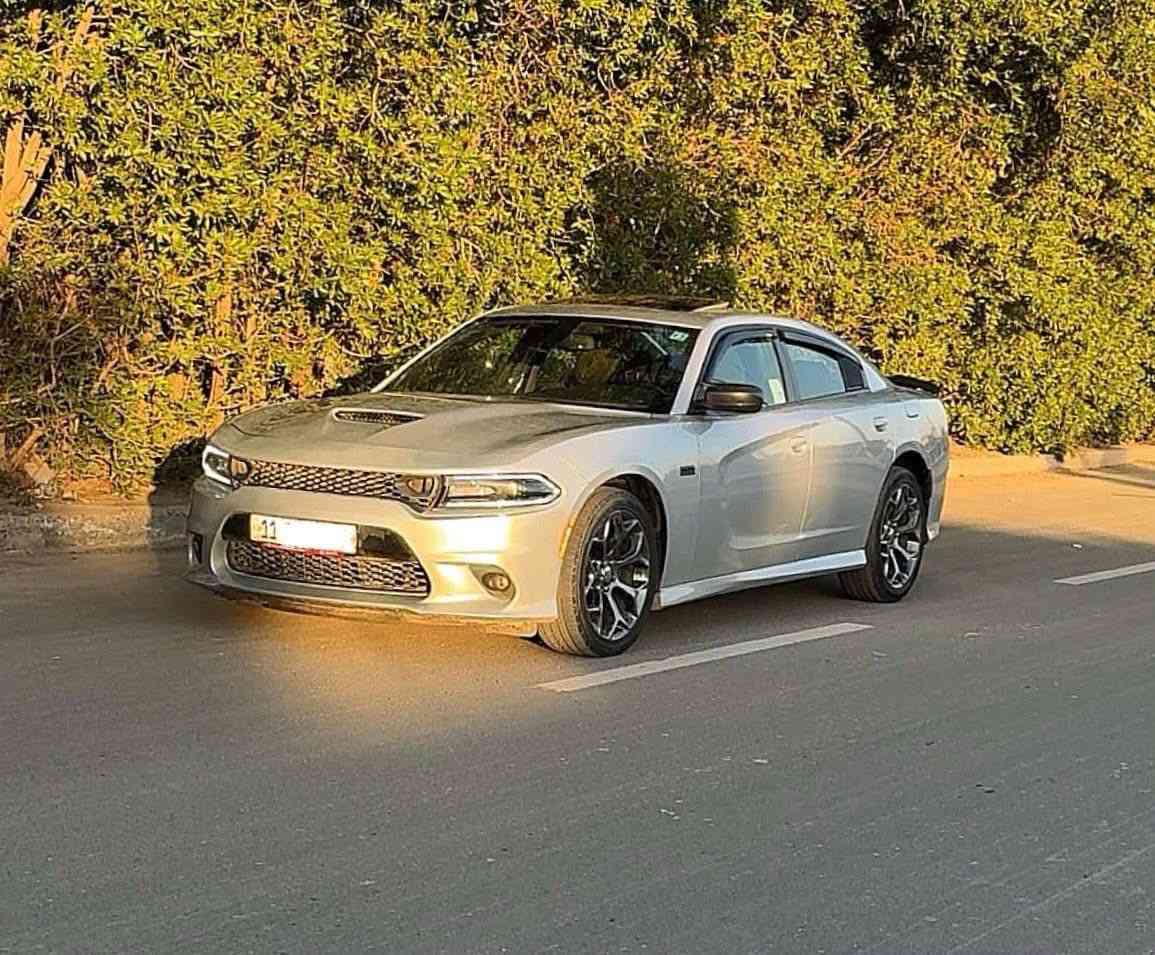 السلام عليكم
جارجر موديل ( 2020 )  فئة GT امريكي  فول 1/1  فتحة  V6 
حادث جاملغ وبنيد .
رقم بغداد دولي 
المواصفات فول 1/1  فتحة   GT 
*بصمة +بصمة ابواب فى
*فتحة سقف 
*محرك  6 سلندر 
*كشنات امامية كهرباء
*شاشة كبيره
*تحكم استيرن 
*نقطة عمياء في مري
*تو ويل 
*حساسات امامية وخلفية
*تشغيل عن بعد
*كامرة خلفية دوارة
*رادارت جانبية
*مثبت سرعة 
*زنون عالي وناصي
محرك وكير كفالة 

السعر  188  
الاتصال على رقم  *********** 
مكان السيارة بغداد
