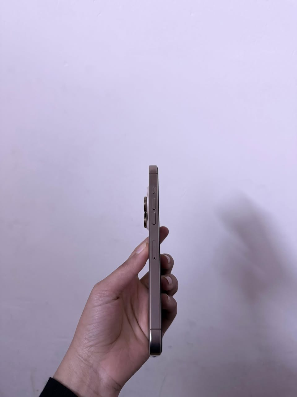 السلام عليكم ايفون ١٦ برو ماكس ذاكره ٢٥٦ بطاريه ١٠٠ جهاز جديد مكفول من كلشي عدد الدورات ٣٧ جديد بعده بلضمان سعره ١٤٥٠ وبي مجال بمليون و٤٥٠   ماتواجد على الفيس لاتصال على الرقم التالي *********** مكاني بغداد حي جميله
