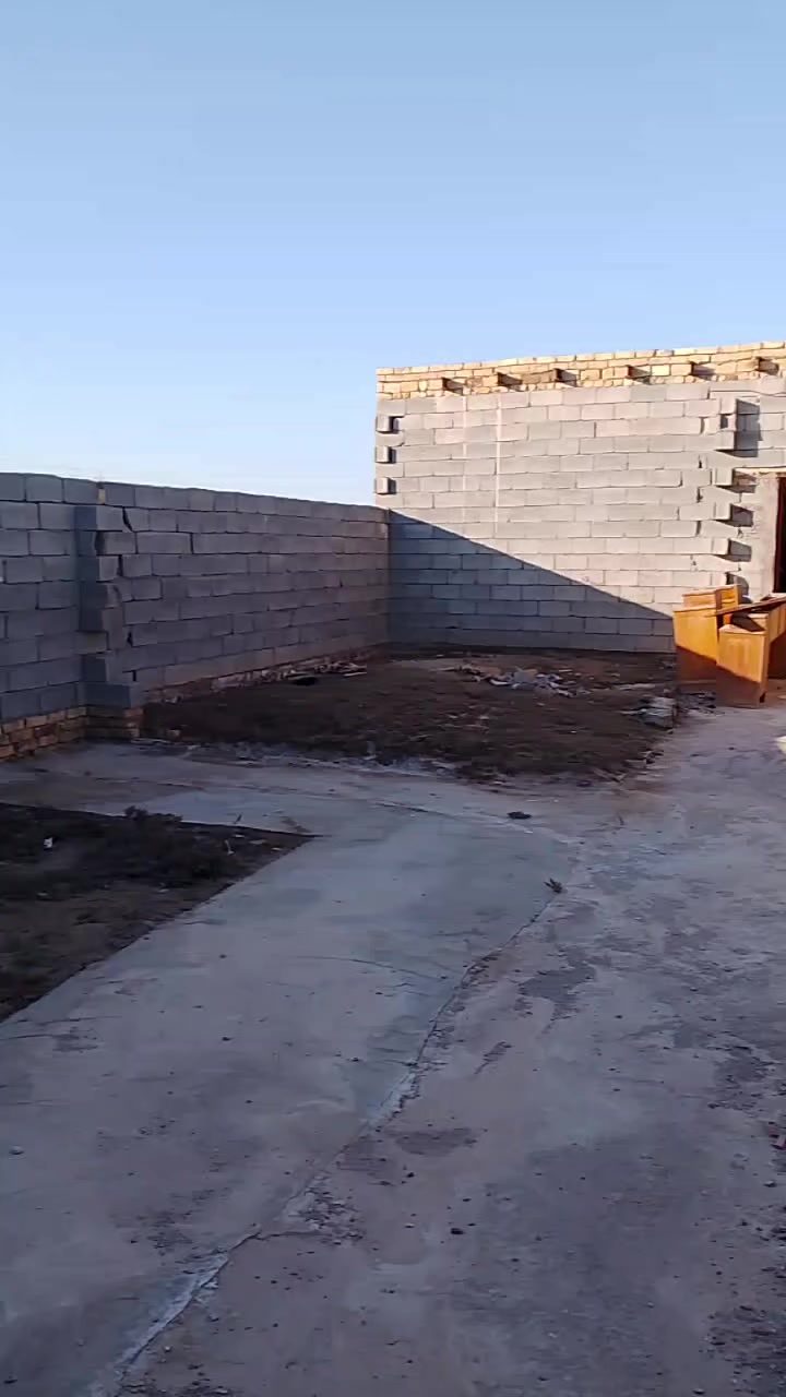 بيت زراعي للبيع مبني وجاهز للسكن
يتكون من غرفتين و صالة ومطبخ وصحيات
مساحتة 250 متر طريق المشاية خلف البحيرات
***********
