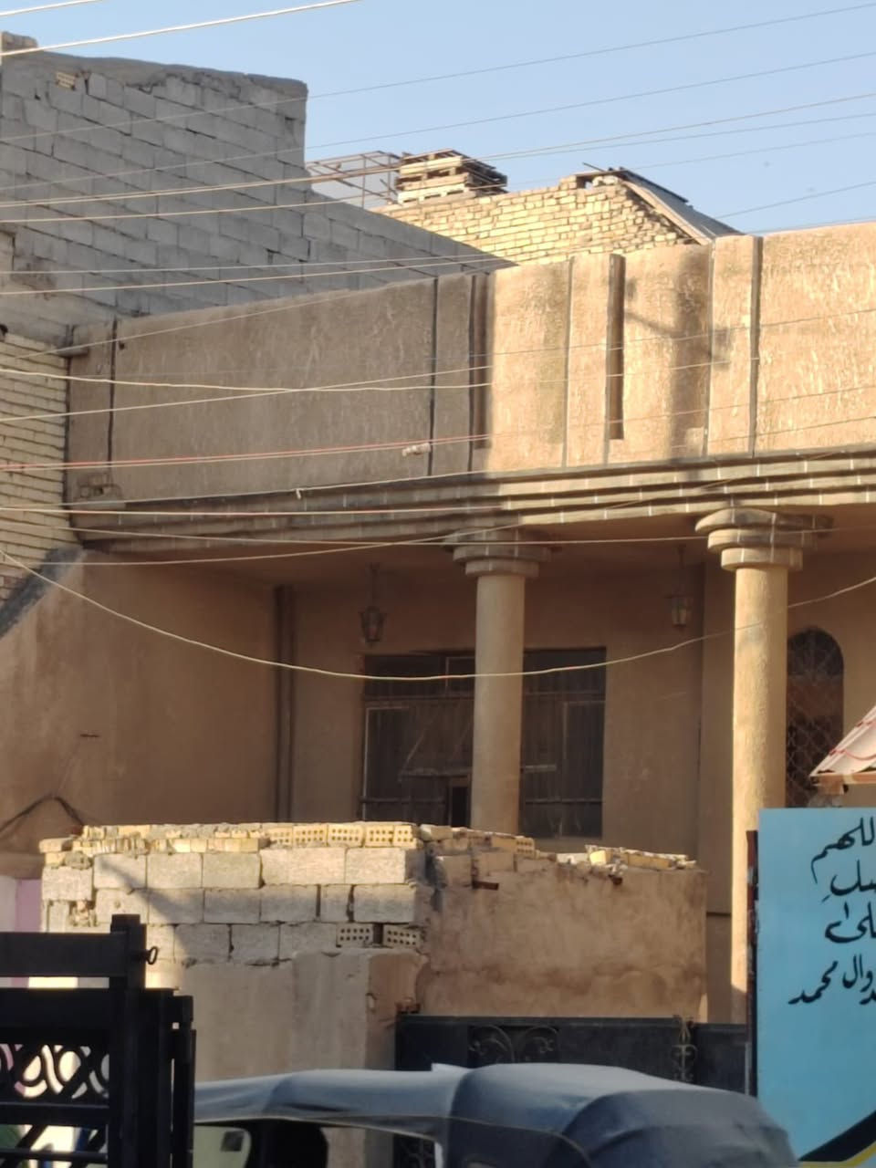 بيت المساحه ١٩٠ متر مربع واجهه ١٠ متر بالفرع المجاور لافران هيثم الركن ع شارع السوق (للبيع)سعرالمتر١١٠٠مليون وميه للاستفسار ع الرقم ***********

