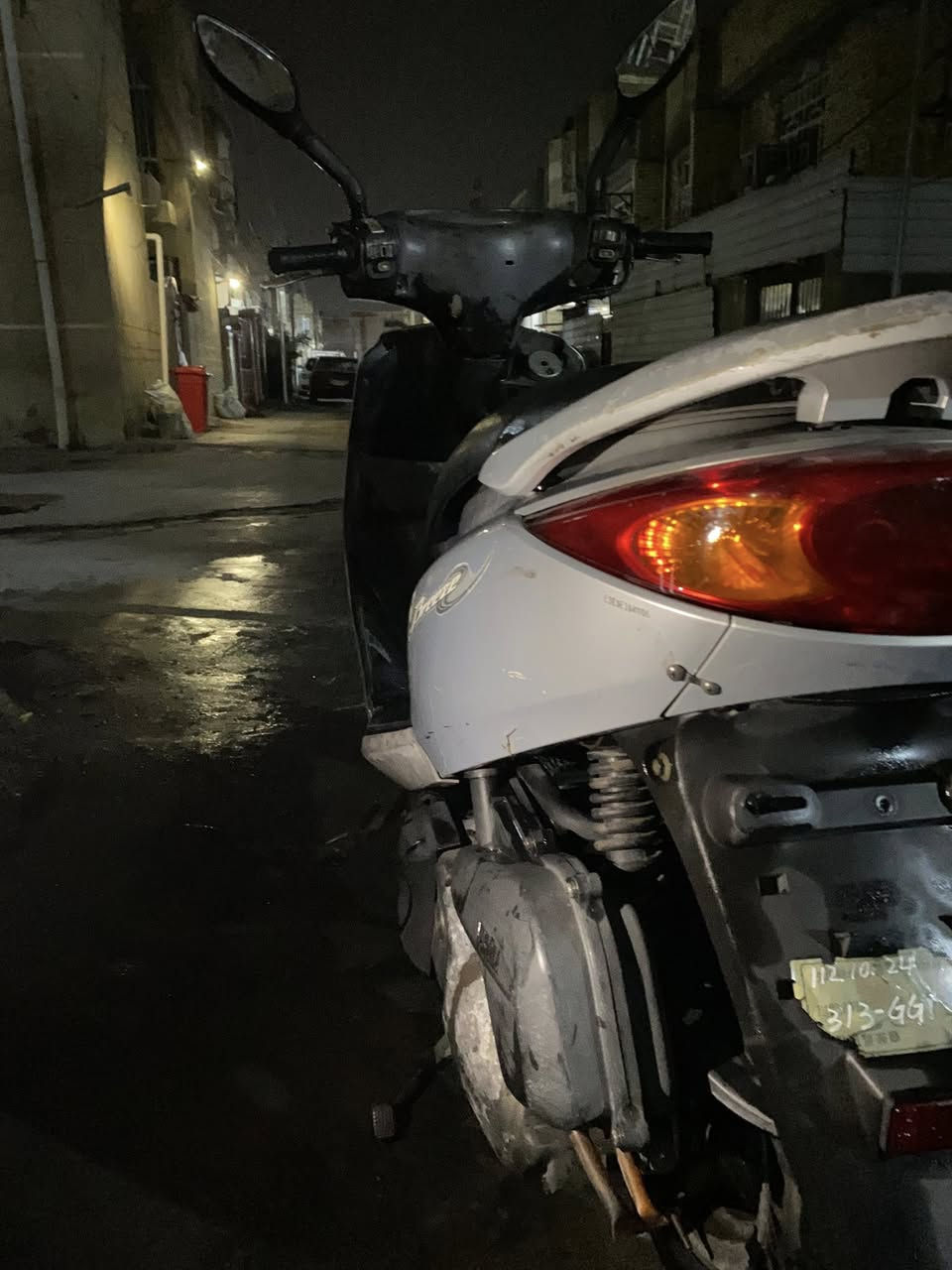 السلام عليكم عندي بريز  نوزل لايت ناصي رمبه كفاله عامه برغي ما مفتوح بيها  كله بلادي كامله مكمله كلشي شغال مكينه ناعمه كهربائيات شغاله نكره سلف باي وقت  تجي وتشوف بعينك رايدها ب٧٥٠ وبيها مجال بسيط للتواصل *********** مكاني الشعب
