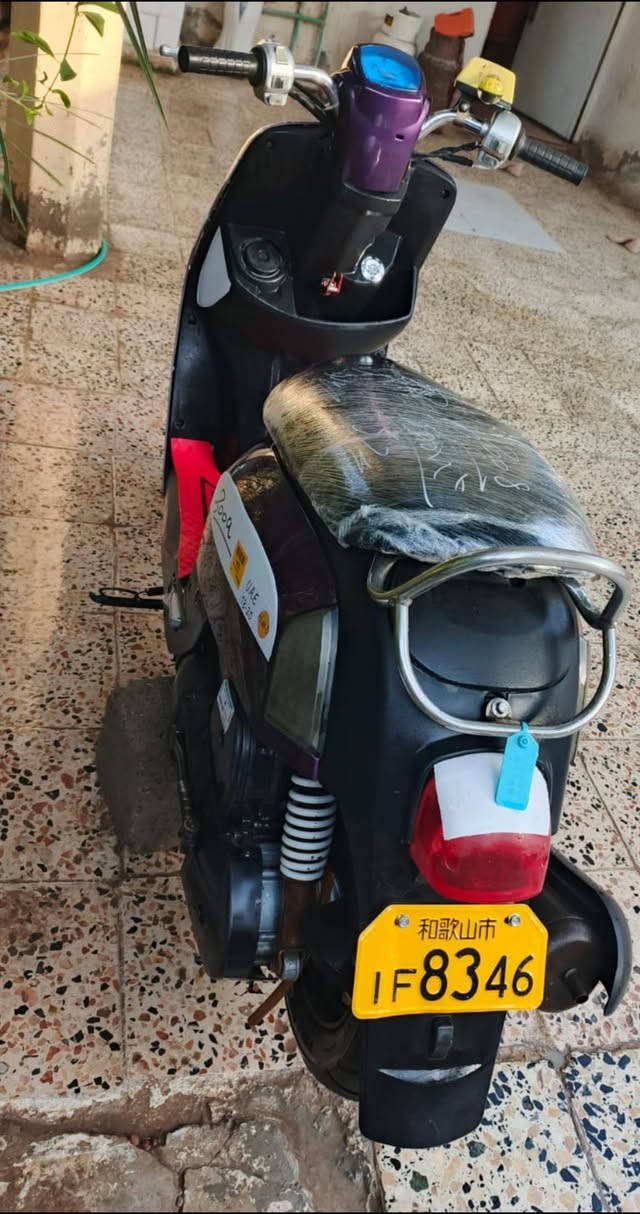 السلام عليكم دراجه بوليس موديل 2008 كابريتر دراجه بلاديه مامفتوحه كفرات ختم واحد ويه المكينه لايت عالي ناصي كهربائي كله شغال دراجه مال جناي تخم تاير جدد مكينه ناعمه ماتسمع صوته دراجه رنبه دراجه ربع ماذب عليه كامله من كلشي السعر 550  بيه مجال بسيط الستفسار ***********
