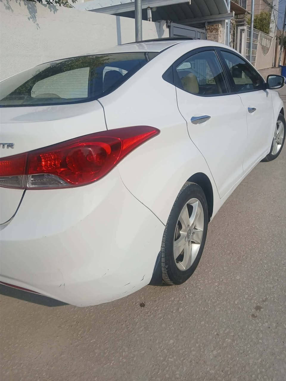 سلام عليكم النترا موديل 2014البيع رقم بغداد بسمي سعر 118وبيهه مجال محرك 1800 بيهه بارد الباب الي عكس السائق سياره مكفوله من الصبغ ***********
