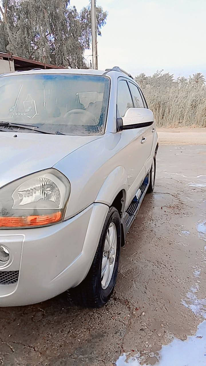 سلام عليكم  سياره توسان مديل 2009السياره خليجي حلوه السياره بيه تبديل جاملغ البصف السايق مو ضربه اشخوط و بدلته  ولباقي كفاله السياره  لون السياره رصاصي رقم السياره بغداد الانكليزي الجديد السياره  حلوه  ونضيفه السياره داخل بيجي بيه. شاشه وكامره تبريد ثلج السياره  مكينه( 2000)   سعر السياره 115 وبيه مجال حك الجيه  هاذه رقمي تصل ‏‪0780 445 7947‬‏
