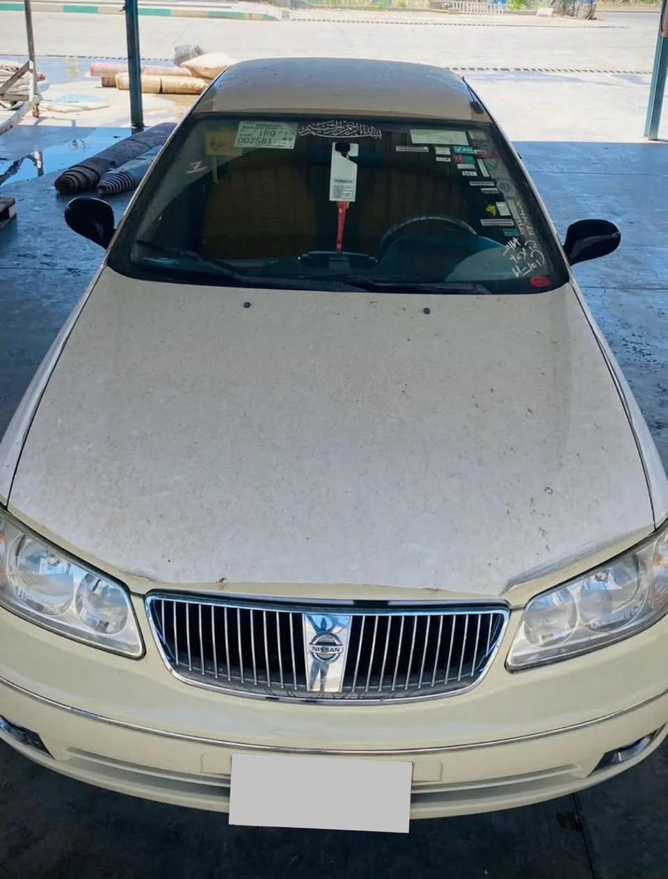 شتی لۆک و تایبەت
کەلە و کۆنترۆڵ و شوێن عەینەک 
ناو زەرد و ناو فۆرمیکا
بێ تەقر و رەقە و هەموو گیانی بەشەرت 
تەنها بۆنیدی ڕەشە 
نرخی ١٠٤ وەرەقە کەمێک مەجال
***********
