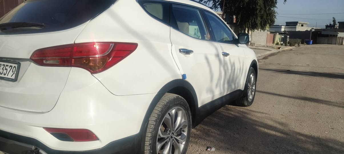 سنتافي خليجي 13 رقم اربيل محرك 2400 دوش بيه جامرلغ خلفي صبغ وبيه مكانين حك شبر فقط  بدون دواخل سعرها 150 بيع او مراوس حسب القناعه مكاني كركوك 7 راكب ***********  داخل اصفر ملكي
