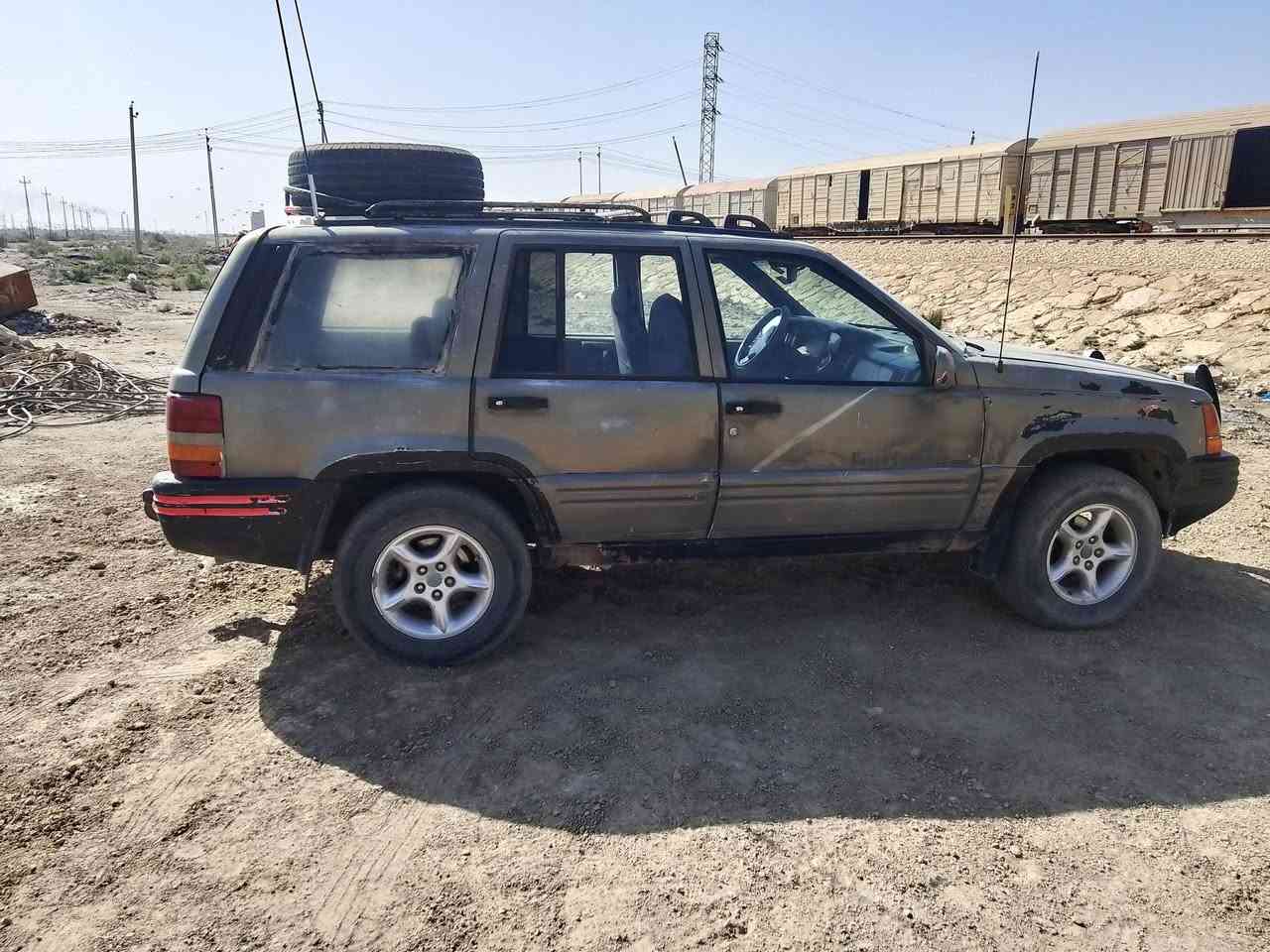 سلام عليكم جيب شاروكي 1996سنوية 31رقم مكينة فيفيتي مكفولة نكليزي بسمي  العنوان ناصرية مركز ***********سعر 42وبية مجال لطيبين
