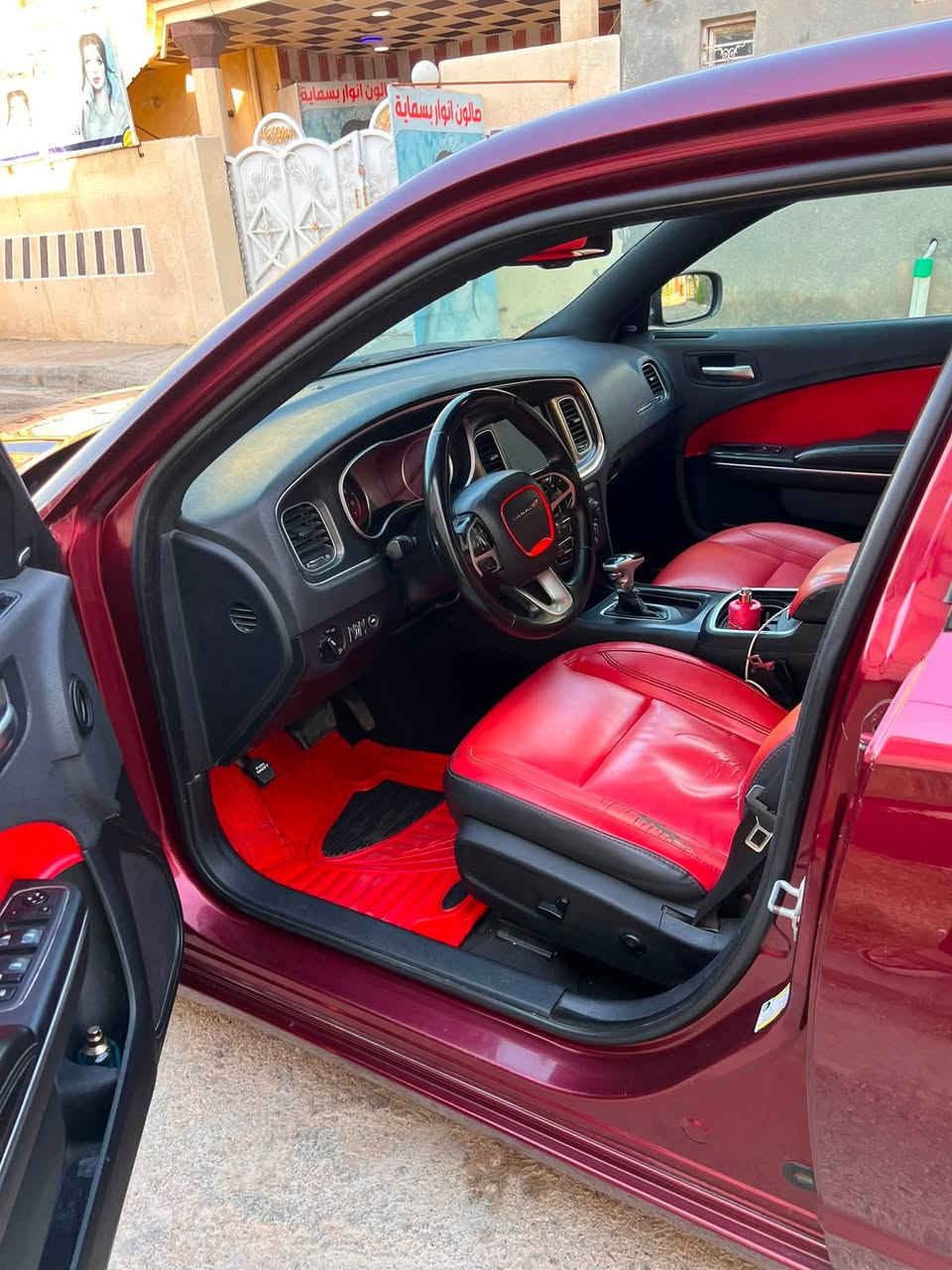 السلام عليكم دوج جارجر موديل 2018 sxt وارد كندي السياره كلين تايتل بيهه بارد ب الجاملغ الايمن االسياره جاهزه ونضيفه كلش مكينه كير تبريد صدر امامي خلفي كله بشرط تخم تاير صار سبوع شاده  مكان السياره بغداد زيونه للاستفسار اتصل على رقمي ***********
