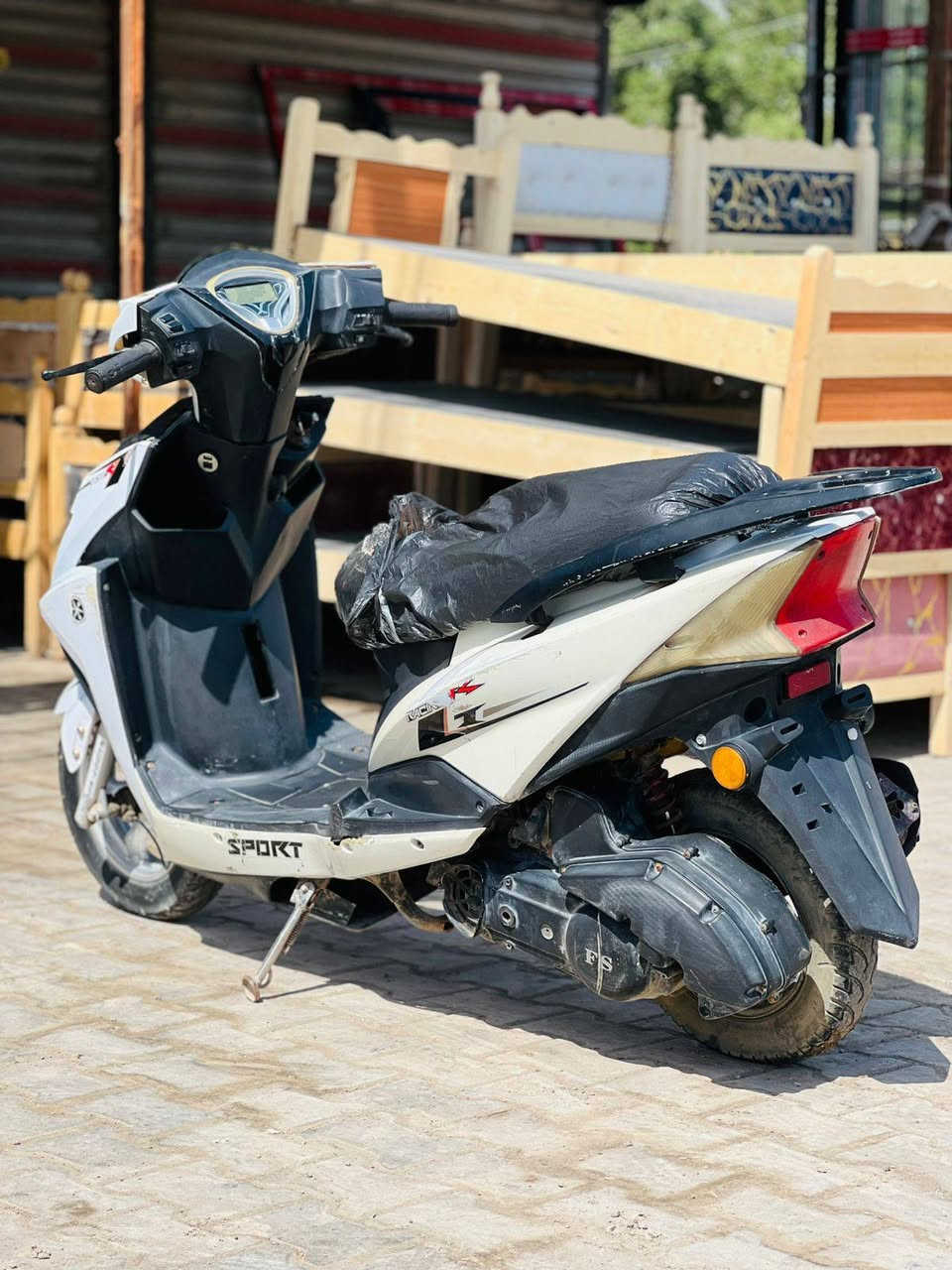 السلام عليكم 
دراجه سگنس شمعه رايدها 200وبيها مجال 
كدامك شوفت عينك تجي تگلب وتشوف وتقتنع وتاخذ


**إذا كنت صاحب هذا الإعلان وتريد حذفه لأي سبب، رجاءا أرسل رسالة إلى الدعم الفني**