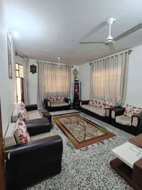 دار للبيع مساحه 455م الدار طابقين وحديقه خلفيه المكان ابو عظام قرية  ب...