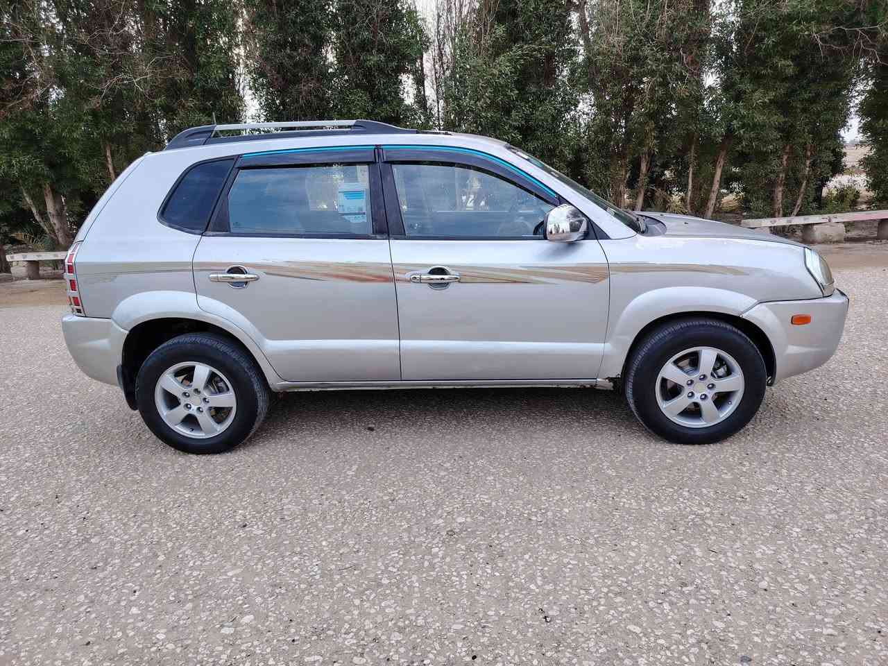 السلام عليكم توسان للبيع موديل ٢٠٠٧ محرك ٢٠٠٠ رقم بغداد بسامينه السنويه لل٣٠ وهزه جديده شرط التحويل السياره مكفولة من كص وضربه بيهه رشات صبغ ابيع حزام كير مكينه حداديه تخم تاير كهربائيات كلها شغاله السياره احله من الصور السياره جاهزه تدفئه تبريد مكاني بابل الشراي يتصل خاص ما اجاوب السعر ٨٨ رقم الهاتف ***********
