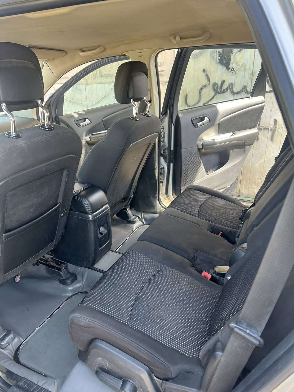 دوج جورني 2012 باسمي  مكفوله بيه. طخات بسيطه  مكينه. سته سلندر 3600
خمسه. راكب ب١١٥وبيه مجال 
***********
