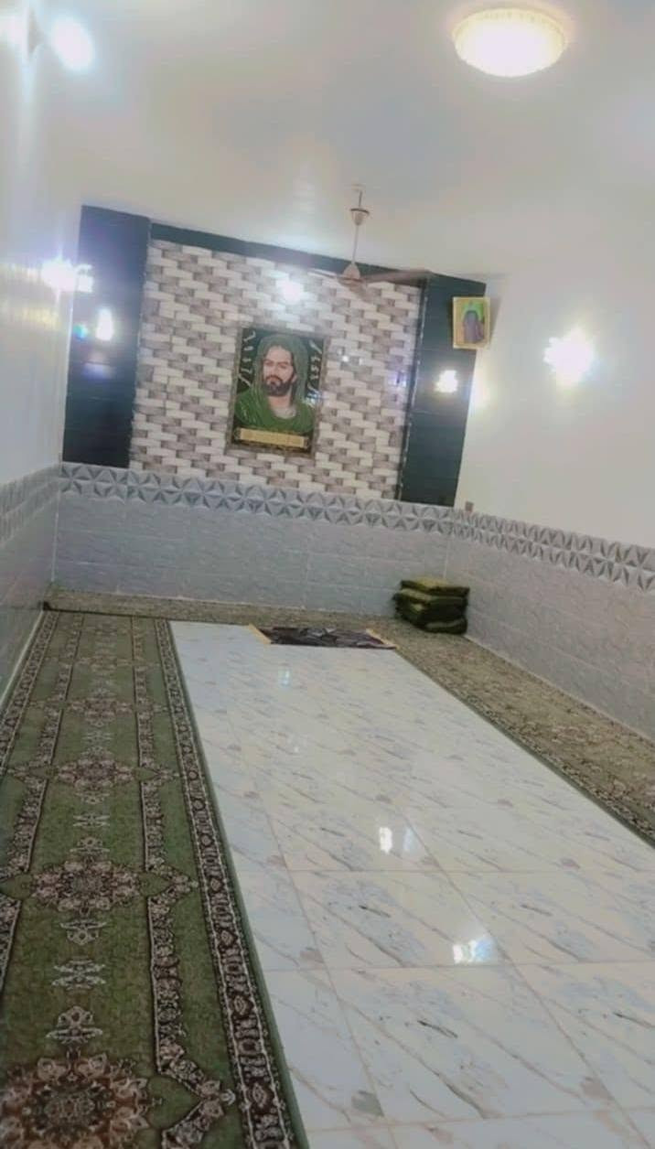 سلام عليكم بيت مساحه 500 متر البناء 200 متر غرفتين صاله و مطبخ وصحيات و استقبال طابوك جمهوري شغل درجه اولى المكان النجف الاشرف شارع كربلاء عمود 155 السعر ٧٠ وبي مجال ***********
