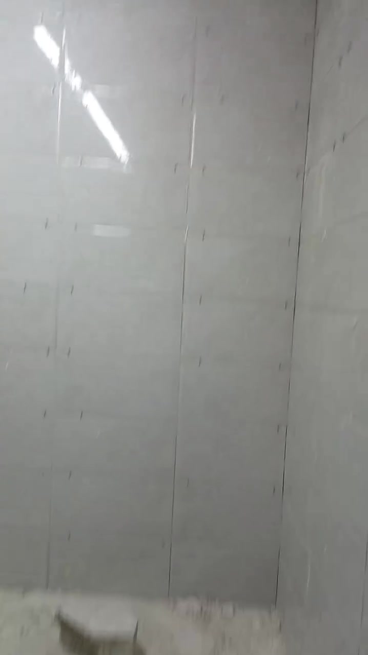 السلام عليكم خلفه سيراميك بورسلين جداري ارضي شغل فول ليزر ..متفرغ حاليا تصل وتدلل اشتغل بكل مناطق البصرة...*********** ....وهذه واتساب ***********
