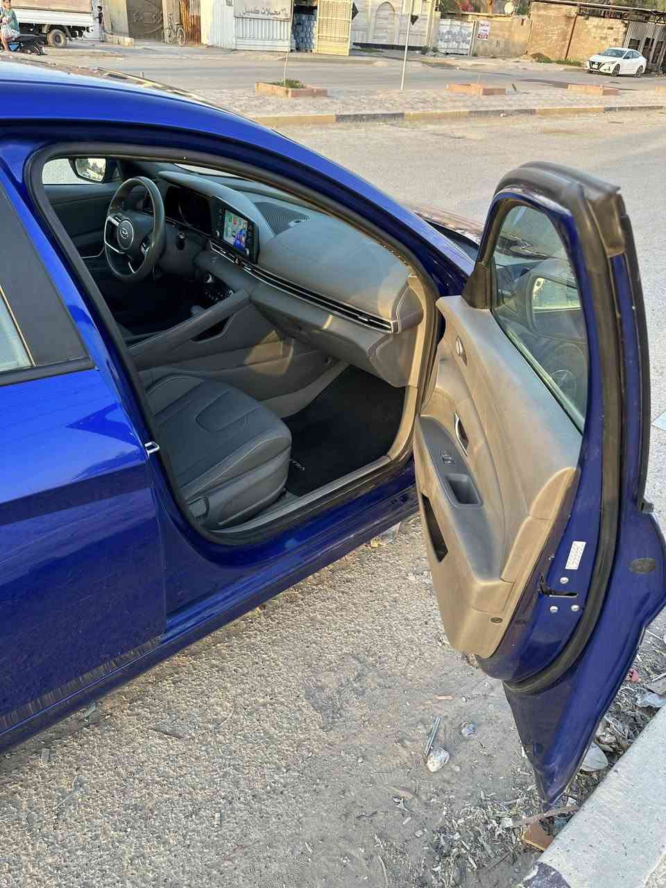 النترا هايبرد
السلام عليكم 
النترا هايبرد موديل 2023  
فئة BLUE hybrid 
• محرك 1.6 GDI  بالإضافة الى محرك كهربائي مغناطيسي بقوة 32 كيلو واط وگير DCT دبل كلچ 6 سرعات 
• بصمة تشغيل وأبواب وصندوق ذكي يفتح عند الإقتراب 
• تشغيل عنّ بعد 
• نظام تجنب التصادم الأمامي مع كشف المشاة.
• نظام المساعدة في البقاء ضمن المسار (LKA) 
• نظام المساعدة في تتبع المسار (LFA) 
• نظام التحذير من النقاط العمياء (BCA) 
• نظام التحذير من حركة المرور الخلفية وتوقف ذاتي
• مناخ التبريد منفصل بين السائق والراكب
• سايد بريك كهربائي
• 3 وضعيات قيادة Smart - Normal - Sport
• تدفئة كشنات 
• كاميرا خلفية دوارة 
• شاشة بلوتوث وتدعم Apple CarPlay و Android Auto لاسلكياً يعني بدون كيبل
• لايت زنون LED ٣ عدسات ناصي عالي 
• باگ لايت LED 
• إقتصادية بالبنزين التفويلة تمشيك 850 كيلو 

السيارة جاهزة من كلشي ومحرك وگير بلاديات عالشركة ما مفتوح بيهن شي وما بيها أيّ نقوصات ثانية يعني شغّل وأطلع 
حادثها بأمريكا بنيد فقط ومبدل وصور الحادث موجودة بالمنشور وبالعراق صار بيها صبغ بالچاملغ الأمامي الأيمن والأيسر والصندوق والباب خلف السايق أثر طخات سطحية بدون دواخل وشاصي ولغود مكفولات 
رقم بغداد بإسمي 
السعر 149 قابل للتفاوض 
عنواني بغداد - الغزالية 
***********
