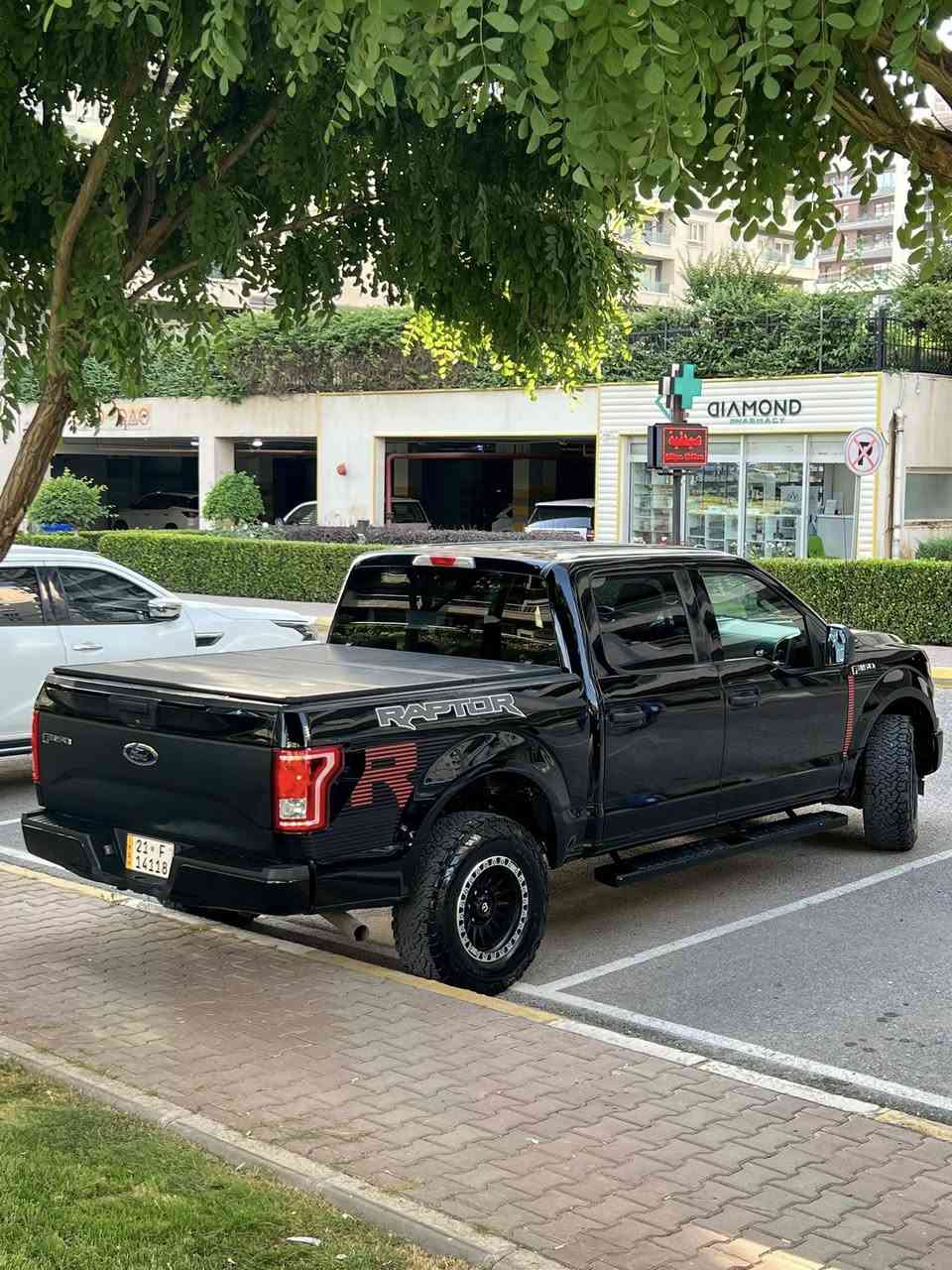 Ford f 150 xlt
فۆرد F150
مودێل 2017
مواسه فات XLT
مه كينه  5.0 V8 
2 پارچەی بۆیاخە و 2 پارچەی کلێرە 
پێش و پشتی کەپسە ئێرباگ تەنها یەک شان تەقیوە
4 ویلی لۆک و تایەی BF ی ئەمریکی لە ژێرە 
پێش و دوای تازە داگیراوە هەموو گیانی بە شەرت
بوۆدى كورت ده رگا گه وره مه رغوب  
کۆدی سەر دەرگا تەحەکوماتی سەرسوکان
سەنەوی تا 2030 تازەیە بە ناو خۆمە  
***********
178 مەجالێ کەم
