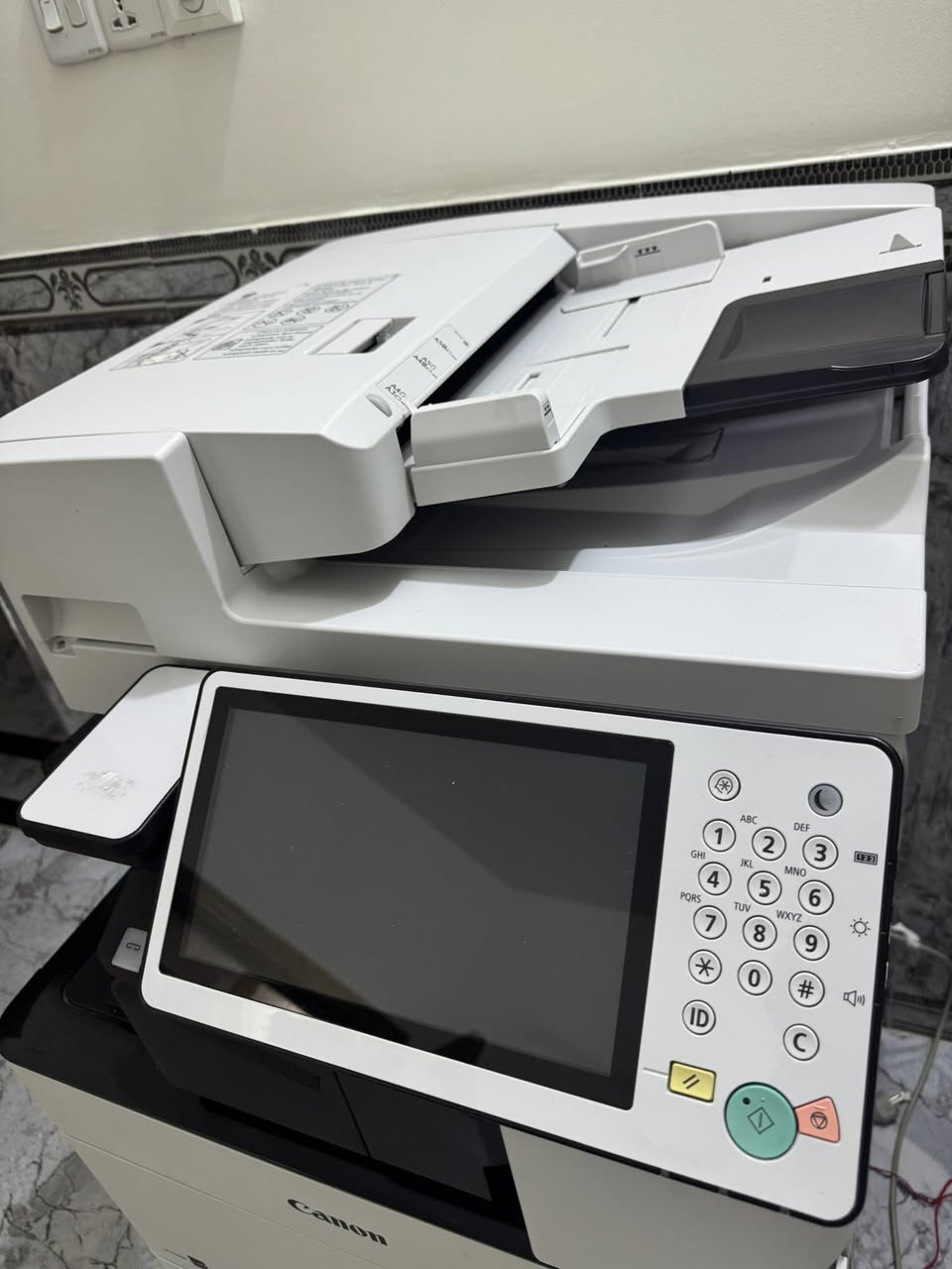 جهاز استنساخ كانون C5535i
مكان الجهاز ( الانبار ) 
السرعة 45 ورقه بالدقيقه 
جهاز فول مواصفات wifi 

( الجهاز اخذته قبل ٤ اشهر طبعت علي ٥ الالاف نسخه وبعدين حولت على الطباعة المائية واشتريت طابعات مائيه وتركته شهرين اكو خطوط بالالون من اطبع صور فقط يعني داطبع علي وصولات مابي اي مشكله اعتقد يحتاج تنضيف او ادامه  ) 

الجهاز للبيع او مرواسه بطابعه سائلة تطبع A3 

علما في حال المرواسة يتقيم الجهازين ويندفع الفرق سواء مني او منه 

وجزاكم الله خير …..

***********
