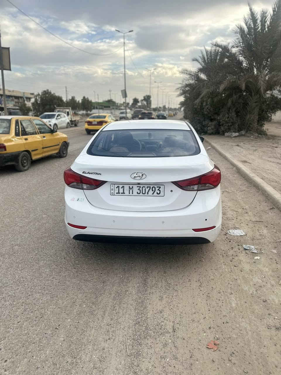 سلام عليك انترا 2015خليجي محرك 1800 ماشيه 75الف نص فول بانوراما مرايات شفط كشنات جلد شاشه تحكم ستريرن السياره مكفوله من كلشي بس بيهه صبغ بنيد وجاملغ مال الصدر وبيهه شبر بلصندوك صبغ والتكمه مال سايق بيهه صبغ عله كد شبر سعر السياره 125مكاني بغداد مدينه الصدر الكياره***********
