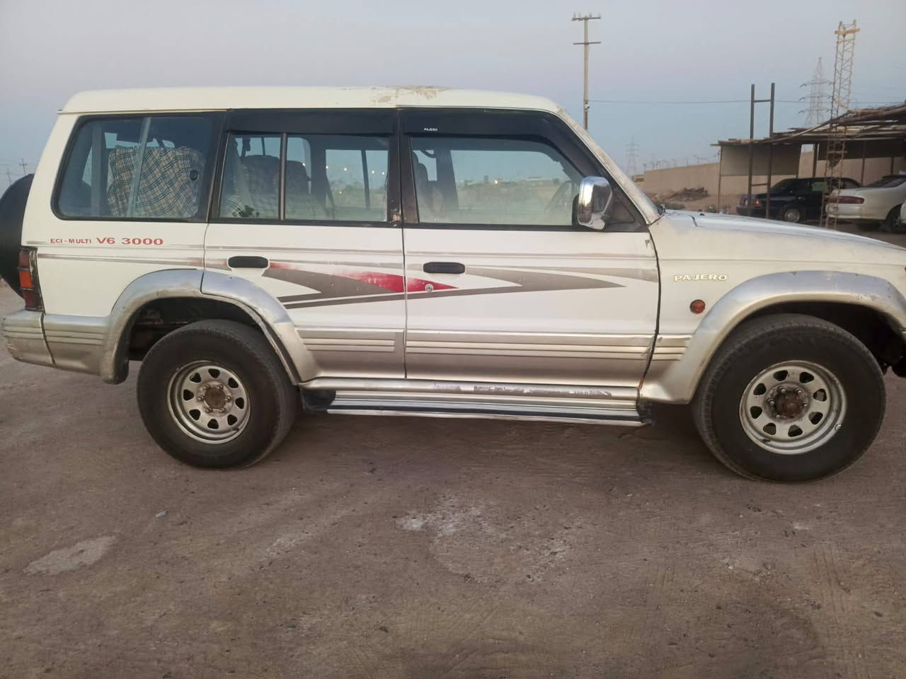 للبيع باجيرو موديل 1997بغداد ايسر بلاد مكينه كير بطه 2500تبريد ثلاث قطع شغال تخم تاير مكان السياره بصره الهارثه مفرق معمل الورق السعر45وبيها مجال تفاصيل اكثر ***********
