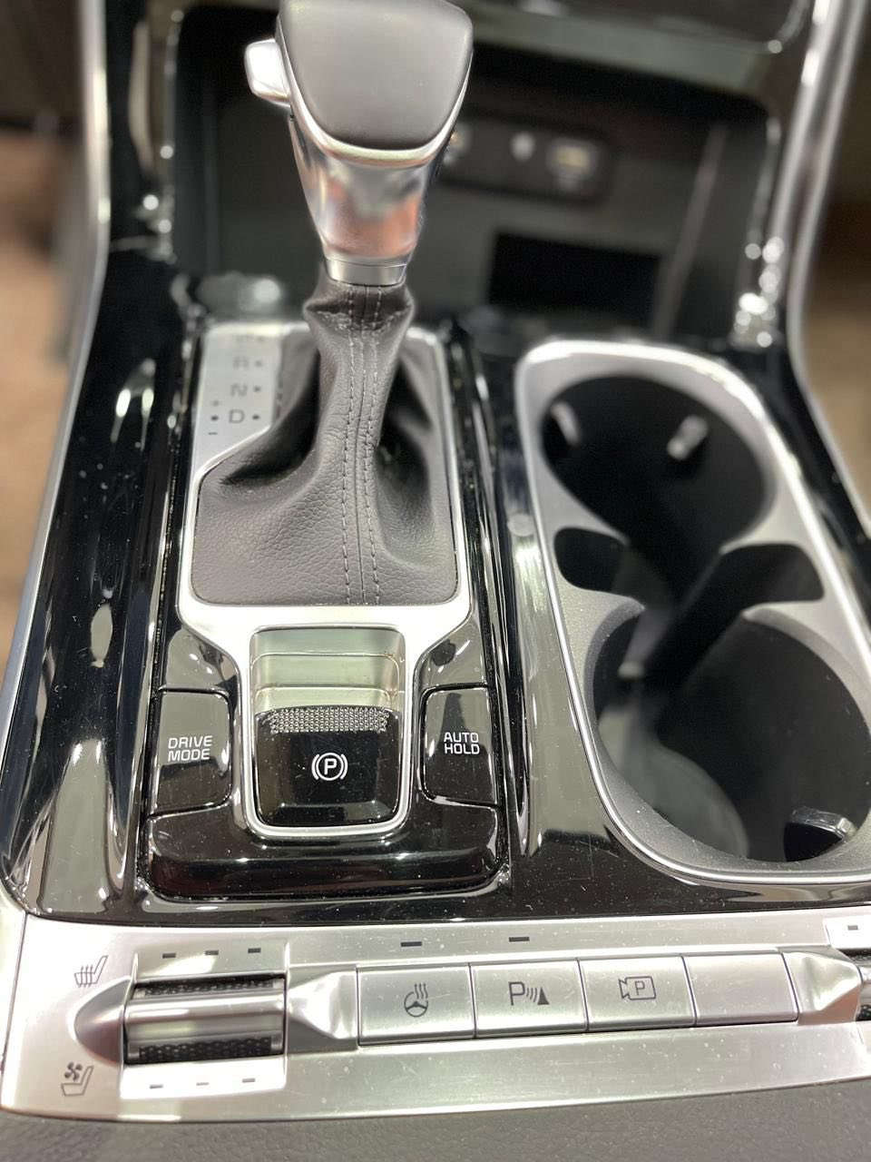 كيا كرنفال موديل ٢٠٢٢  وارد امريكي حادثها بابين  السياره فول مواصفات vip رقم اربيل تريد تحويل تريد وكاله  السعر 34000$وبي مجال. *********** واتساب  موجود مكانها نجف
