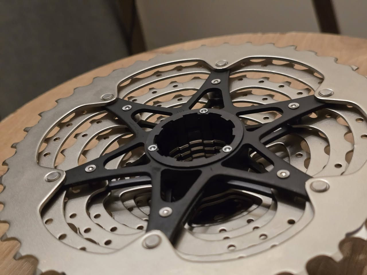 يا الله يا رزاق 👋
**🚴‍♂️✨ هلا بالشباب محبّين الدراجات! ✨🚴‍♀️
#السعر ٢٣ الاف قطعة واحدة فقط
#متوووووفر 
الماركة العملاقة SHIMANO DEORE 😍 
جديد غير مستخدم بالنايلون 🫡🫡
عدد السرعات / 10 سرعات 💘
 موديل M4100 🥰
شكل مميز وعصري وحديث  🚲
متوفر قطعة واحدة فقططططططط 💵💵
.
.
.
متجر عبدالله المغامر يقدملكم افضل وأجود اغراض الدراجات الهوائية …🚲🚲🚲
✔️ شغل مرتب يخلي دراجتك فول وتخطف الأنظار 😎
✔️ أسعار مناسبة  لكل الميزانيات 👀
✔️ جودة أصلية وتحمّل عالي🚲
✔️ توصيل سريع لكل المحافظات 🚚💨
✔️ خدمة دعم بأي لحظة 💬✨
لا تضيع الوقت… جهز دراجتك وخلي طلعاتك أحلى ويا متجر عبدالله المغامر! 😍🚴✨
للأستفسار على الخاص او مراسلة الصفحة على الواتس آب 📞 📞


**إذا كنت صاحب هذا الإعلان وتريد حذفه لأي سبب، رجاءا أرسل رسالة إلى الدعم الفني**