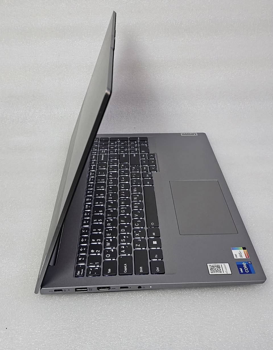 ✨🔥💻 Lenovo ThinkBook 16 G6 – توازن بين القوة والأداء🔥🫣.
إذا تبحث عن جهاز عملي ويعطيك أداء ثابت بكل استخداماتك اليومية، فهذا اللابتوب يجيك بمواصفات حديثة وتصميم أنيق 👇

🚀 Intel Core i7 الجيل 13
قوة معالجة حديثة وسرعة استجابة ممتازة للأعمال والدراسة والبرامج المختلفة

⚡ RAM 16GB
سلاسة باستخدام التطبيقات والتنقل بينها بسهولة

💾 SSD 1TB (ومتوفر أيضاً 512GB)
سرعة عالية بالإقلاع وفتح الملفات + مساحة تخزين مريحة

🖥️ شاشة 16 إنج

حجم مثالي يعطيك راحة بالعمل والمشاهدة
🎯 تصميم أنيق وعملي من Lenovo يناسب الاستخدام اليومي والاحترافي


**إذا كنت صاحب هذا الإعلان وتريد حذفه لأي سبب، رجاءا أرسل رسالة إلى الدعم الفني**