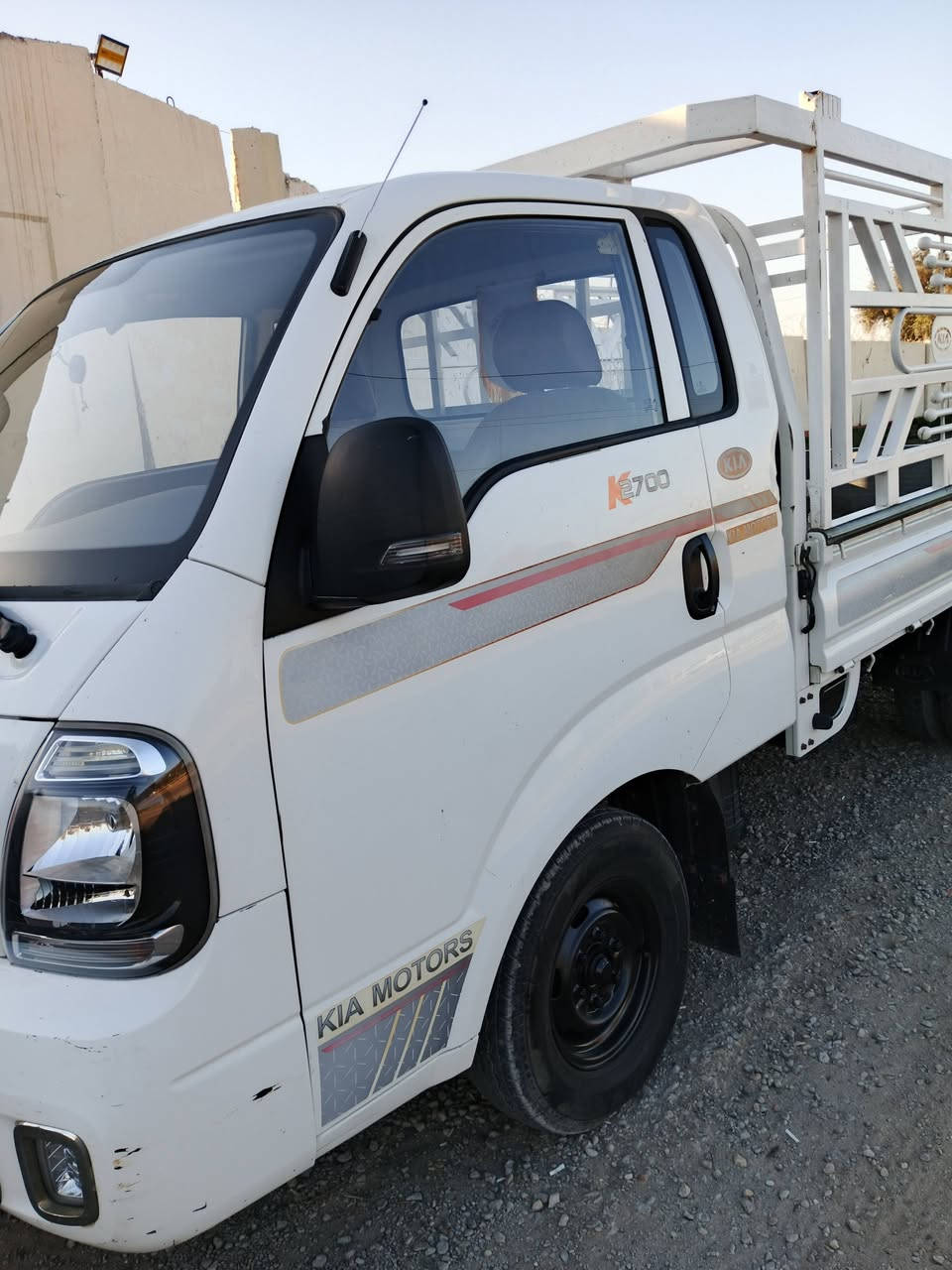 السلام عليكم عموشه للبيع مكان بغداد المحموديه تفاصيل داخل الفيديو *********** السعر 128 بيهه مجال
