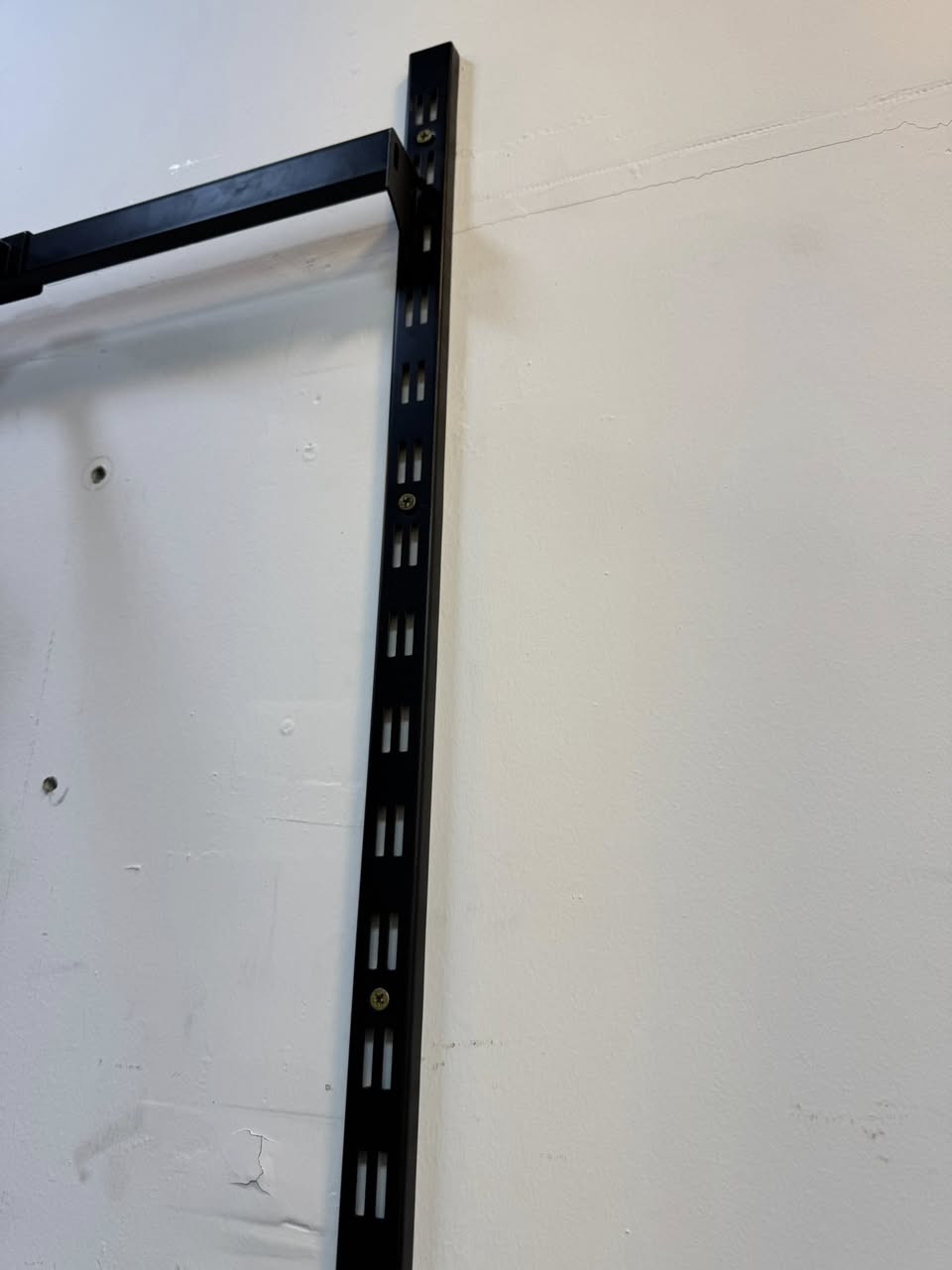 السلام عليكم بوري تعليك 10 قطع طول البوري 3 متر يجي ويا القاعده مالته ستاند الطالع عرض القطعة 60 سم متوفر12 قطعه والستاند الطاب 7قطع 
بوري تعلاكة بي فواصل 7 قطع بوري سجه 5 قطع 

رفوف حديد موديل الحديث 15 رف 
تعلاكه شامو 94 قطعه 

رقم التواصل واتساب 
***********
