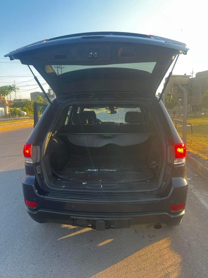 #جيب لاريدو 2017امريكي كلين تايتل كفاله عامه لون نيلي🫟
✅شفتات استيراً
✅كروس قفل سرعه
 Auto stopتوقف تلقائي ✅
✅نظام Sport
✅نظام الايكو لقتصادي
✅2قطع تبريد
4X4✅
✅6سلندر
✅كشنات مخملي 
✅تحكم ستيراً
✅أبواب بصمه  
✅حساسات امامي خلفي 
✅كشن كهرباء
✅صدر سياره جديد
✅تخم تاير جديد
✅ماشيه86mi
معروفه مواصفات الاريدو ما يحتاج احجي 
سياره كامله من كل نقص رقم أربيل تحويل مباشر ✔️
السعر 225$ وبيها مجال💵
مكان السياره بغداد زعفرانيه 📍
للاستفسار ***********☎️
