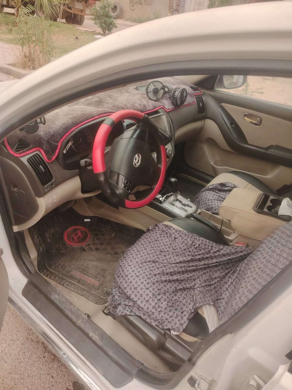 سلام عليكم النتر ٢٠١٠ بيهه 3قطع ومحركهه بي تبخير قليل تخم تاير ويل جديد دوشمه جديدة باتري.ليت زنون    كامره شاش جز
جديده رقم اربيل سنويه ل32لسيارة بأسمي تحويل ثاني يوم سياره احلا من الصور/السعر٩٧وبيهه مجال قليل الشراي يتصل العنوان بغداد المدائن رقم الهاتف ***********
