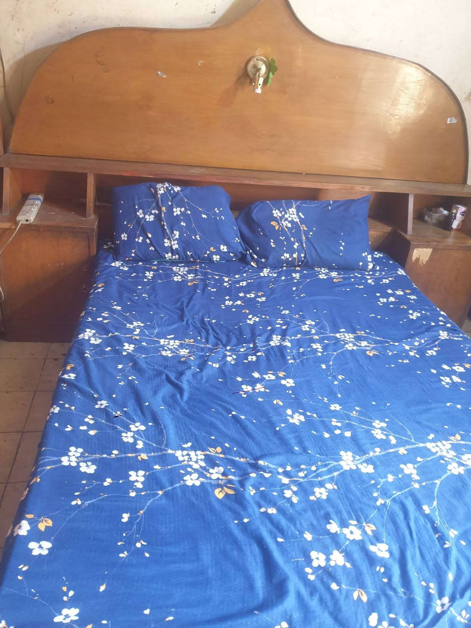 السلام عليكم اغراض مستعمله للبيع بسعر مناسب الي يريدهن يتصل او يراسلني ع الواتساب *********** العنوان مدينه الصدر
