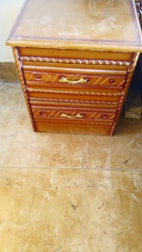 غرفه للبيع نظيفه وحلوه رايتها ب 400 وبيها مجال واتصلوا على هذا الرقم07...