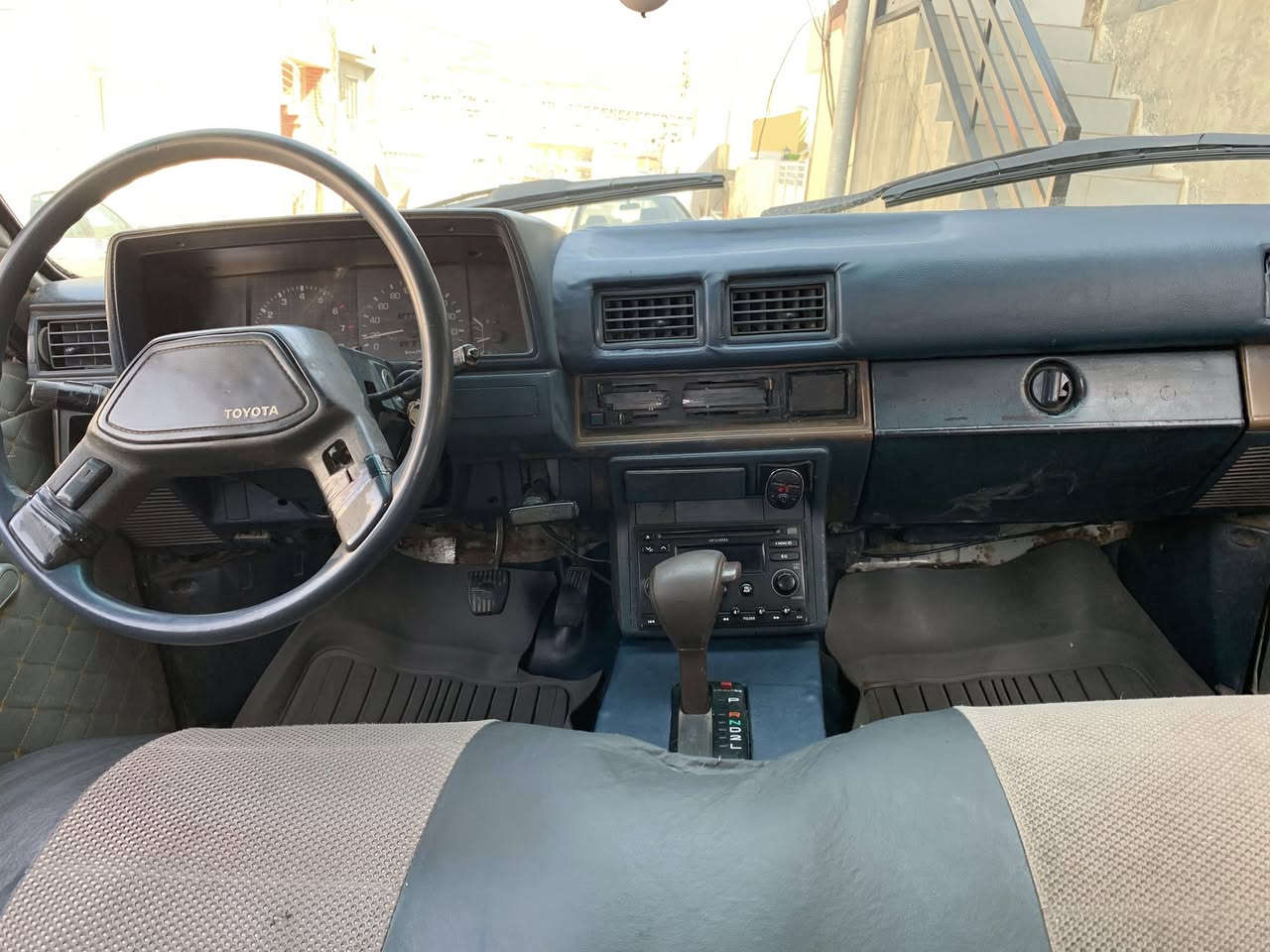 تويتا بيكاب ئوتوماتيك
موديل ١٩٨٨ 
ئارمى پلاستيك سليمانى 
سه ياره كه ئوتوماتيكه مه كينه وينجى 
ئارم و ئه وه ليات به شه رت 
تايه ى تازه 
سعرى ٣٧  مه عامه له 
***********
