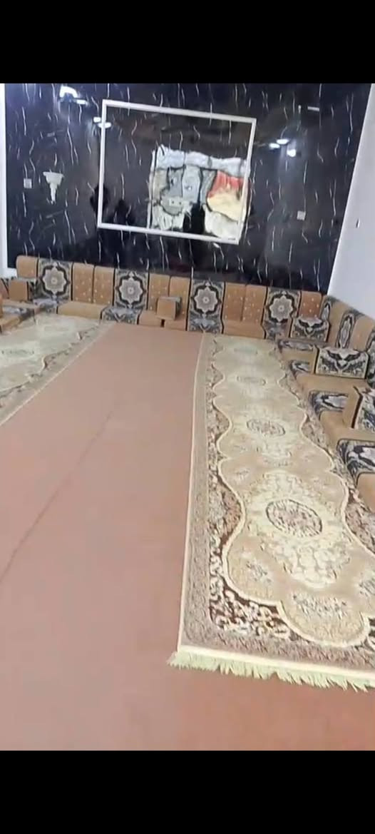 جلسة عربية نظيفة وجديدة 21 متر ... السعر 375 وبيها مجال للإستفسار الإتصال ‏‏‪ ***********‬‏
