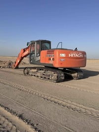 للبيع حفارة Z3  حجم 200 موديل 2011مامعلايه ساعات العمل 7500 مكفولة كفا...