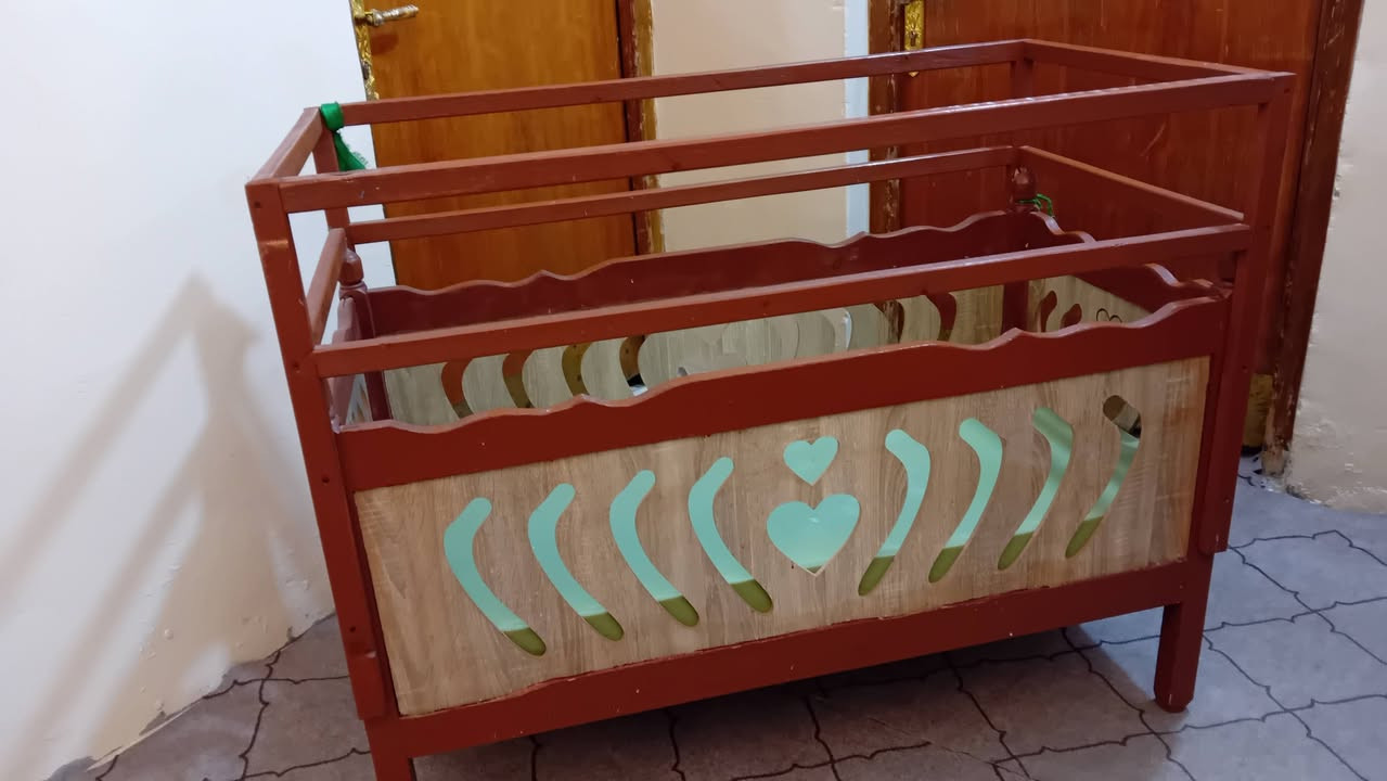 السلام عليكم عندي اثنين سرير مال أطفال سعر الواحده ٤٠{***********}
