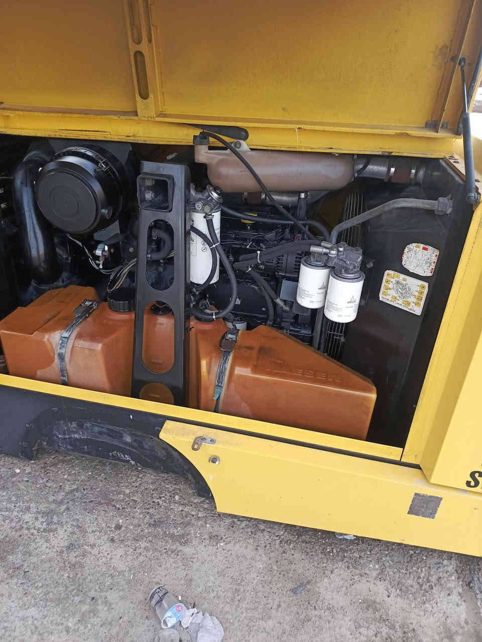 كبريسر كيسر حجم كبير 122المكان البصره ساعات العمل 400ساعه التصال ***********
