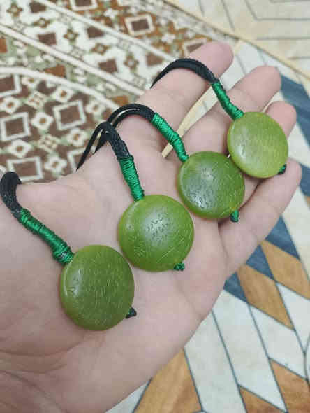 يا الله سلام عليكم اخوان متوفر حجر اليشم قلائد منقوش عليه آيات قرآنية من جهتين ايات الحفض و آيات الشفاء 
جمله و مفرد 
و متوفر خدمه توصيل جميع محافظات العراق 🚚
للاستفسار مراسله الصفحه او الاتصال على الرقم ***********
