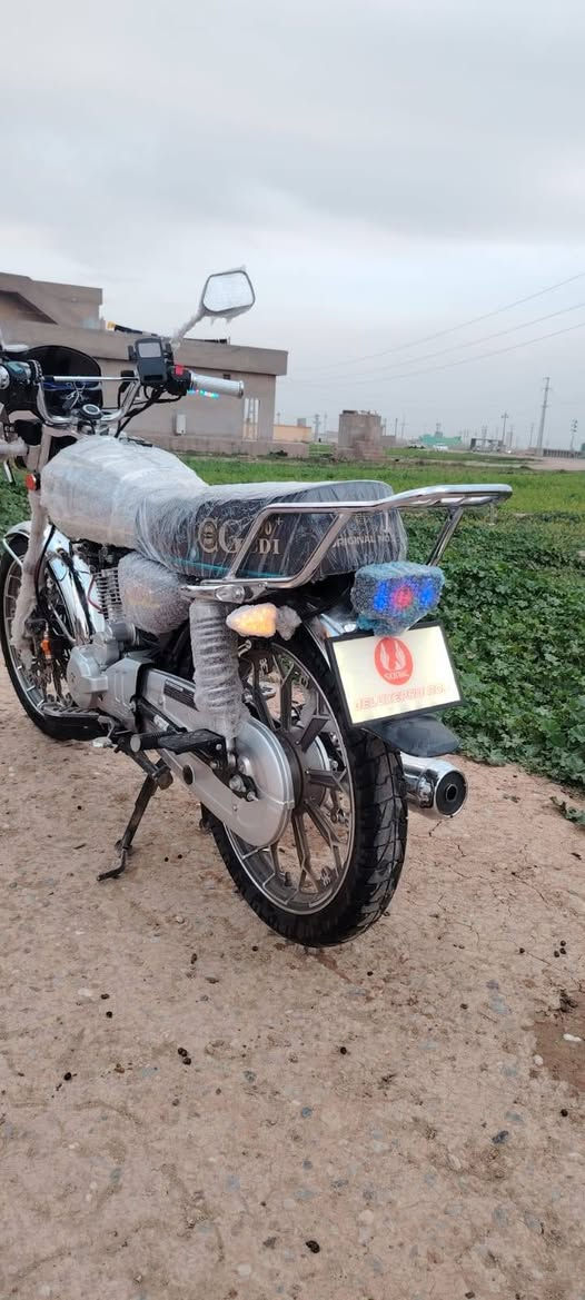 السلام عليكم 
موطور سولنك 
عمبار كلج دهن 
لون نفطي 
دبل دسك 
محرك 200
وزن ثقيل ابو الختم 
شرط من الجاملغ للجاملغ 
اصبانه ما لاخته 
جديد بعده ماشي 141 كيلو 
منفيس وريمونت 2 سويجات 3 
تايرات شركه شخط ما مشخوط 
السعر اتصل (***********)
خاص ما متواجد
